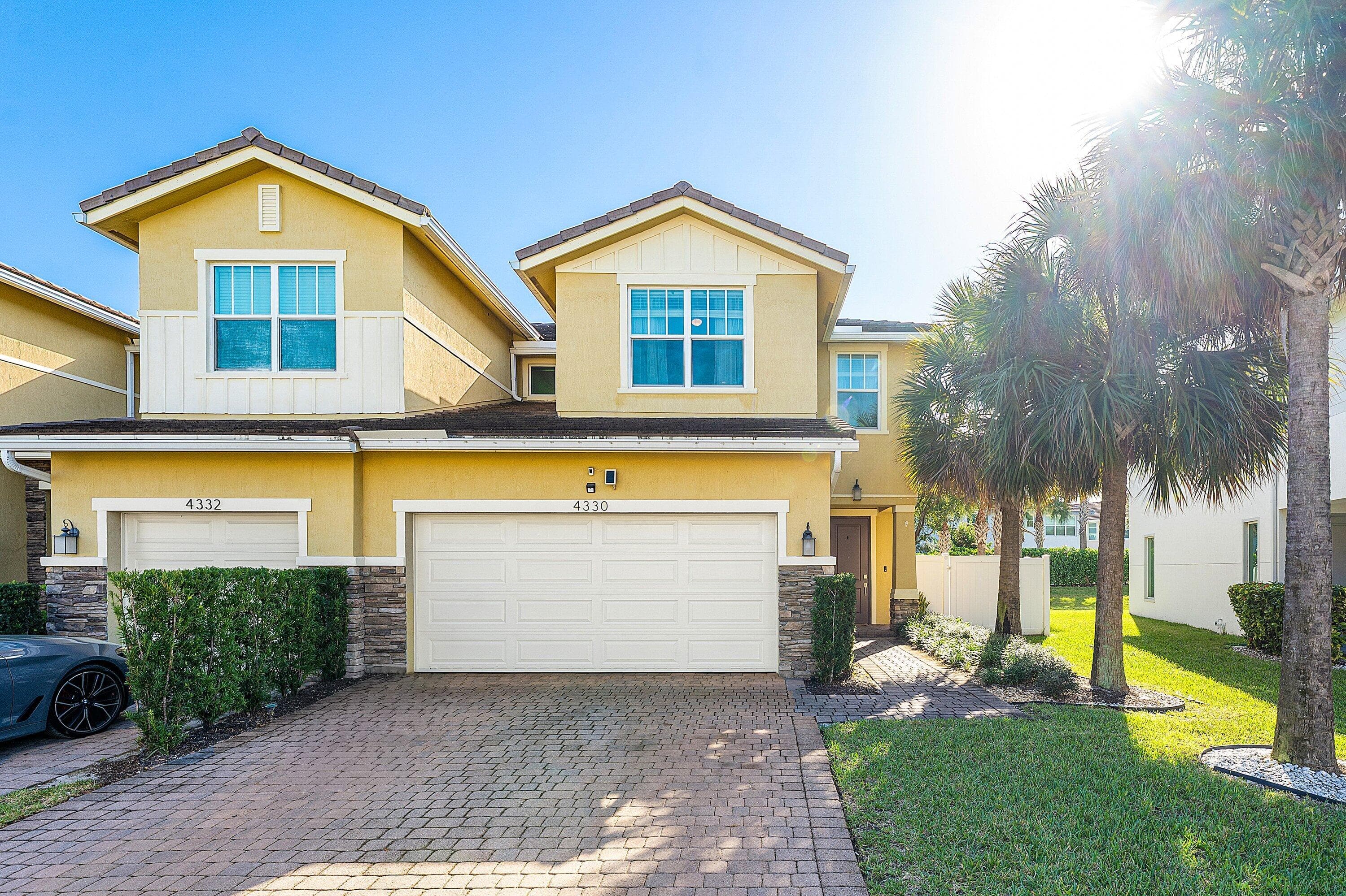 4330 Lago Drive, Deerfield Beach, FL 33064 — photo 1 of 36