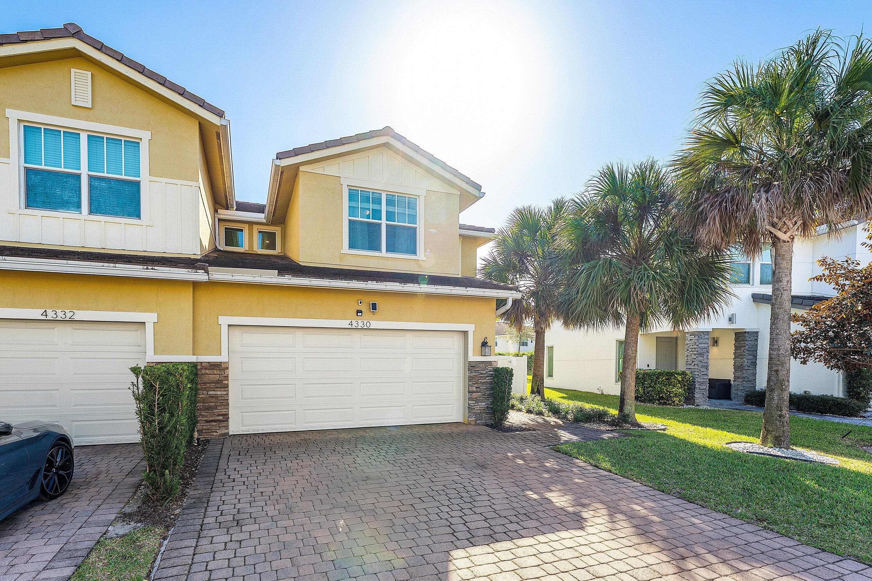 4330 Lago Drive, Deerfield Beach, FL 33064 — photo 3 of 36