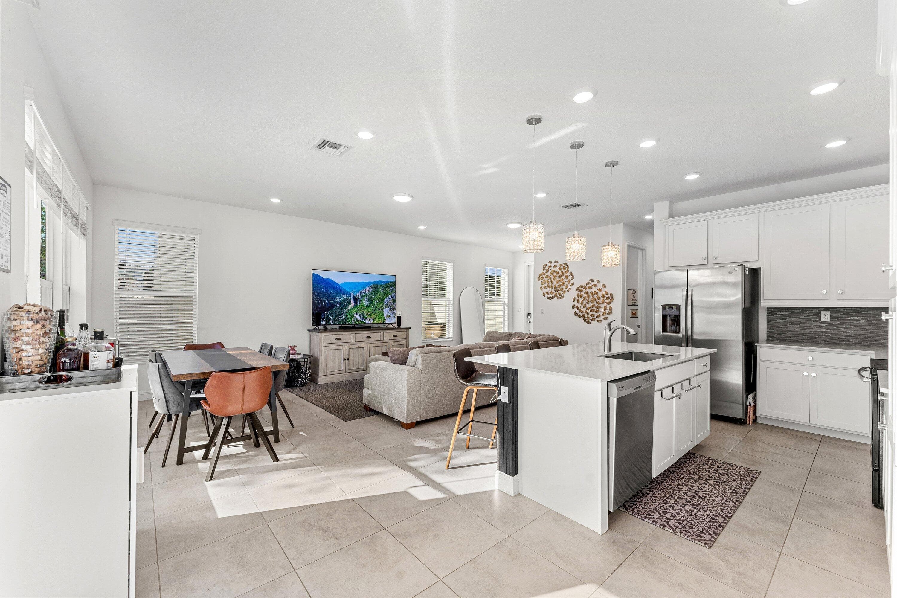 4330 Lago Drive, Deerfield Beach, FL 33064 — photo 15 of 36