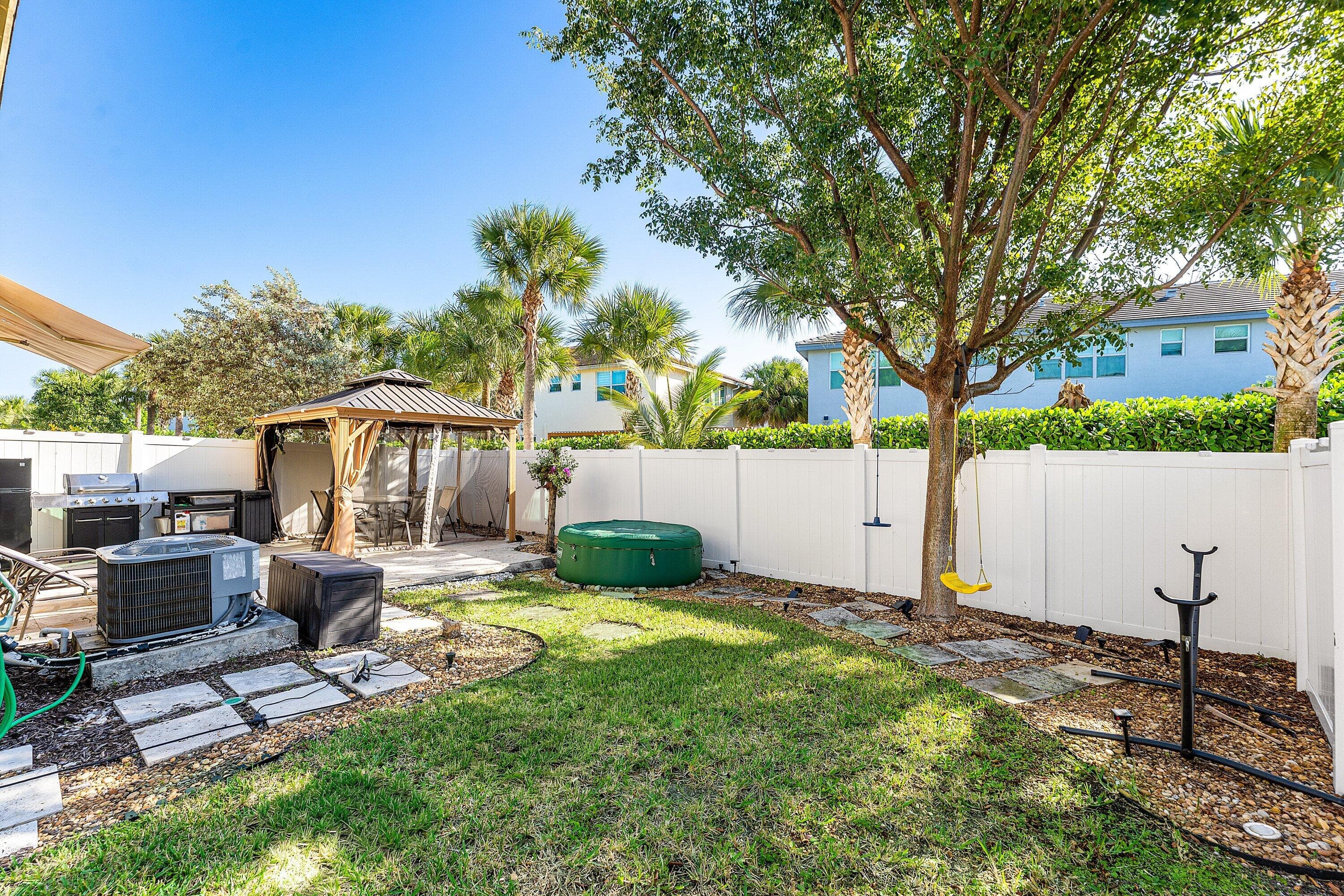 4330 Lago Drive, Deerfield Beach, FL 33064 — photo 32 of 36