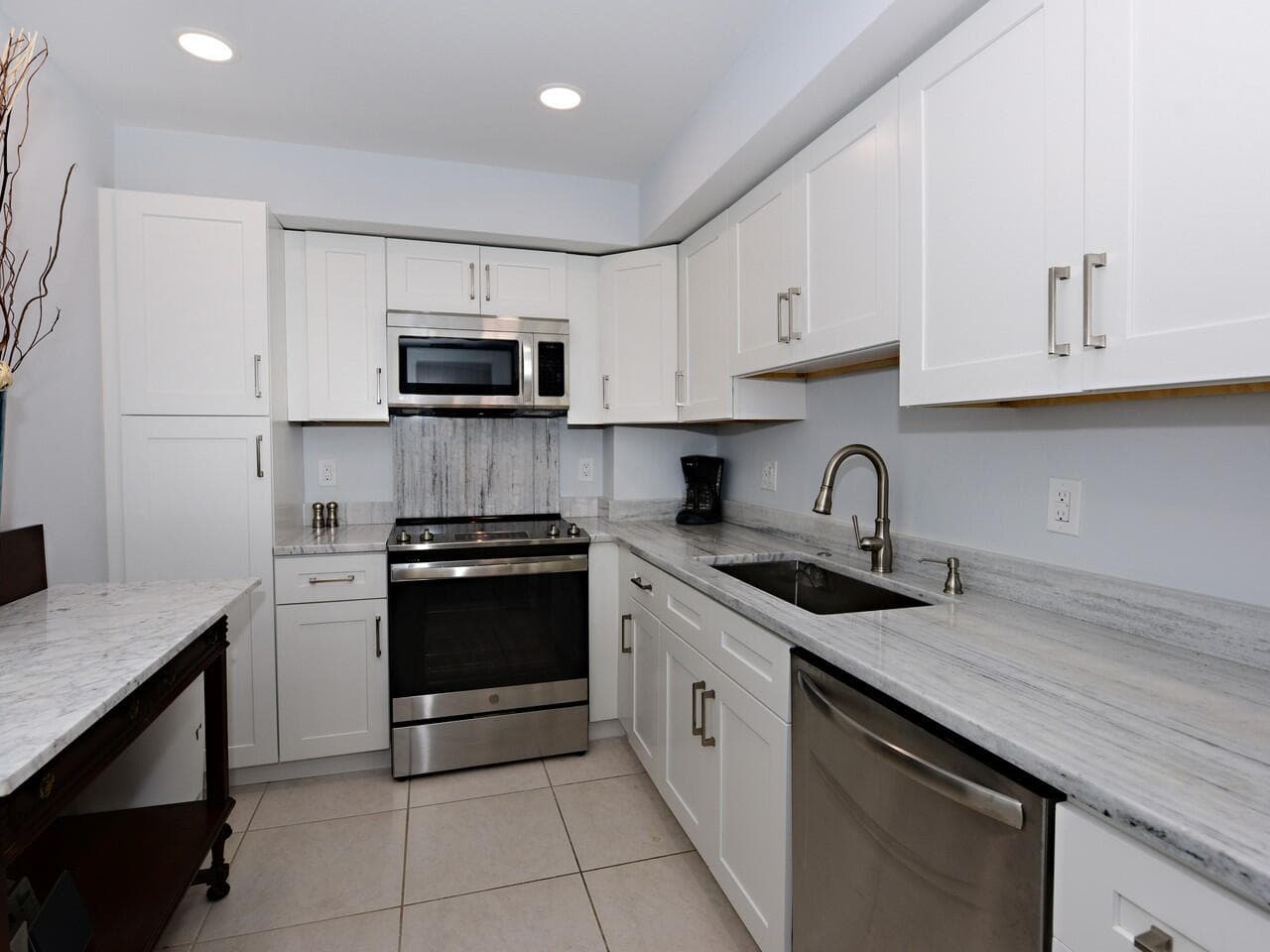 3450 S Ocean Boulevard 406, Palm Beach, FL 33480 — photo 8 of 37