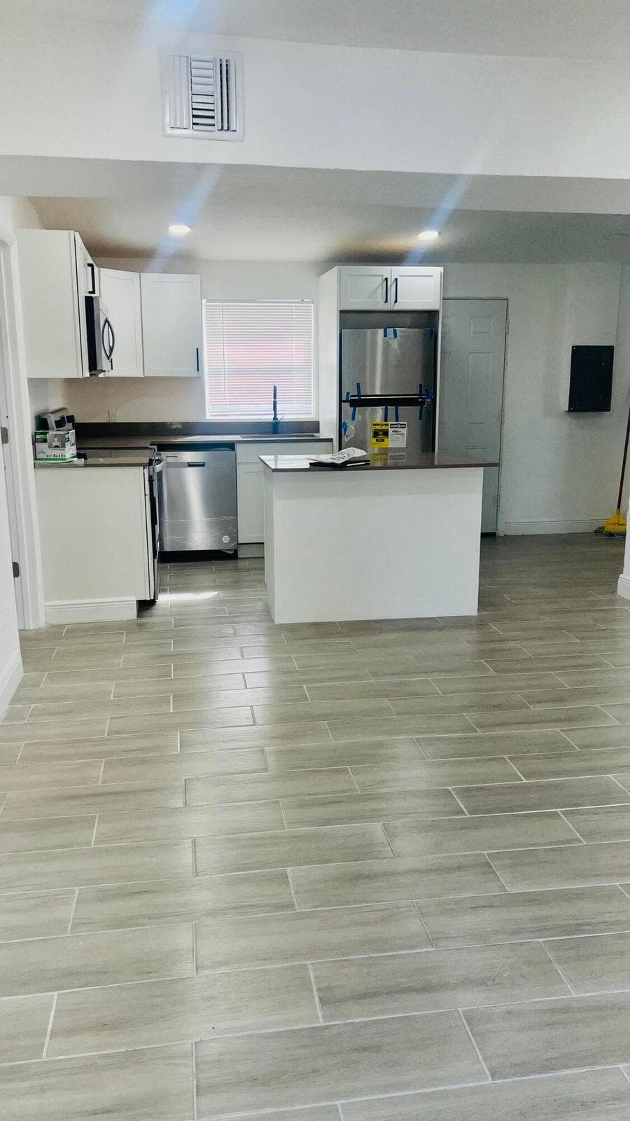 2360 Nw 2nd Street Street, Pompano Beach, FL 33069 — photo 4 of 15