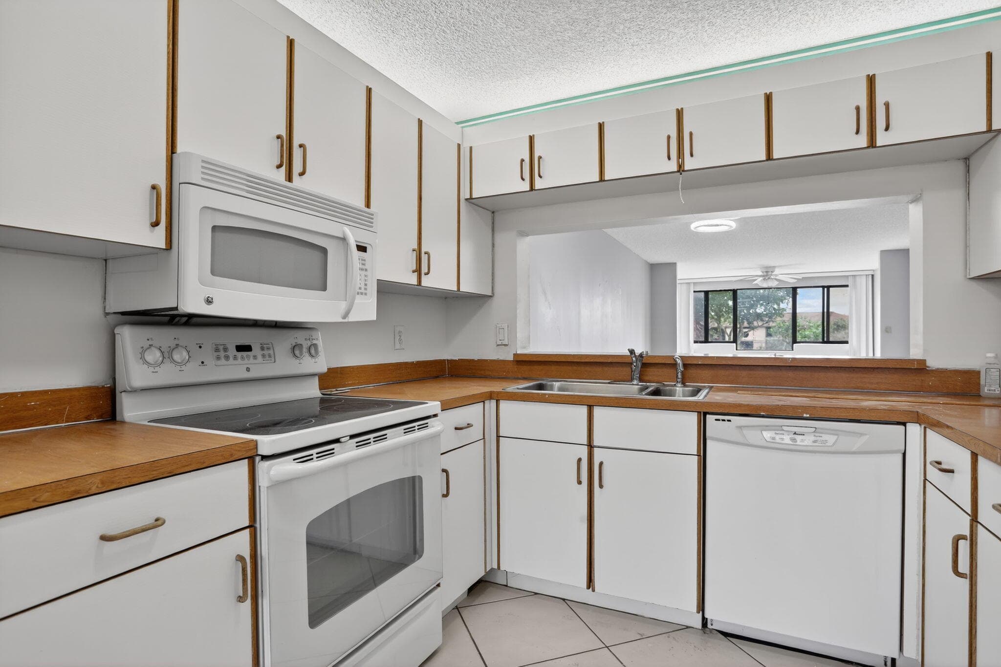 10837 W Clairmont Circle 208, Tamarac, FL 33321 — photo 8 of 45
