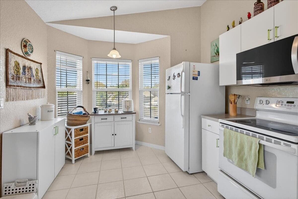 1810 Waterford Drive 6, Vero Beach, FL 32966 — photo 7 of 36