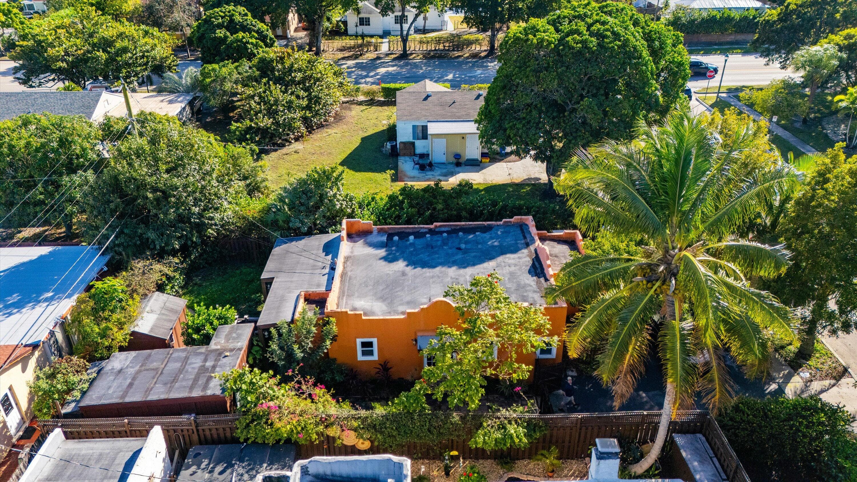 6704 Garden Avenue, West Palm Beach, FL 33405 — photo 4 of 32