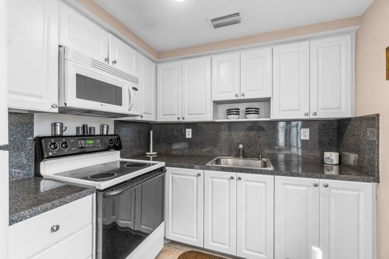 715 Normandy O, Delray Beach, FL 33484 — photo 9 of 45