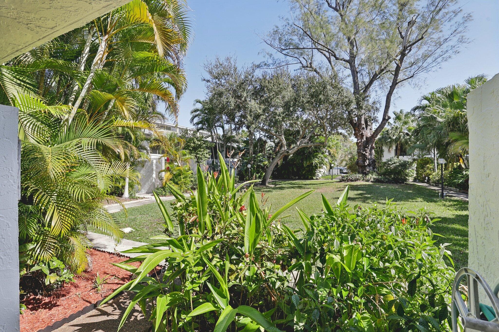 19232 NE 25th Avenue 221b, Miami, FL 33180 — photo 2 of 47