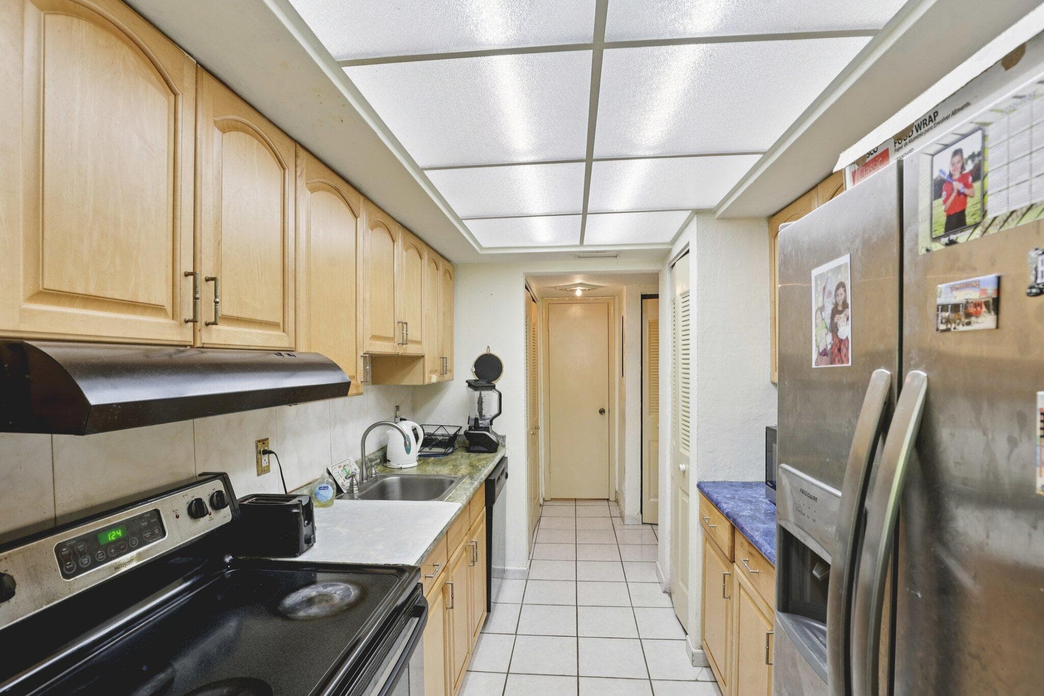 19232 NE 25th Avenue 221b, Miami, FL 33180 — photo 16 of 47