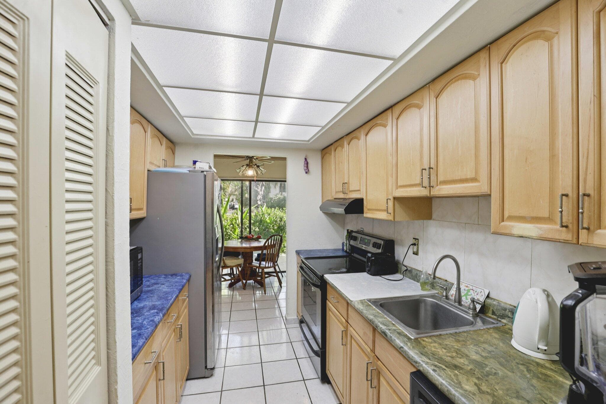 19232 NE 25th Avenue 221b, Miami, FL 33180 — photo 17 of 47