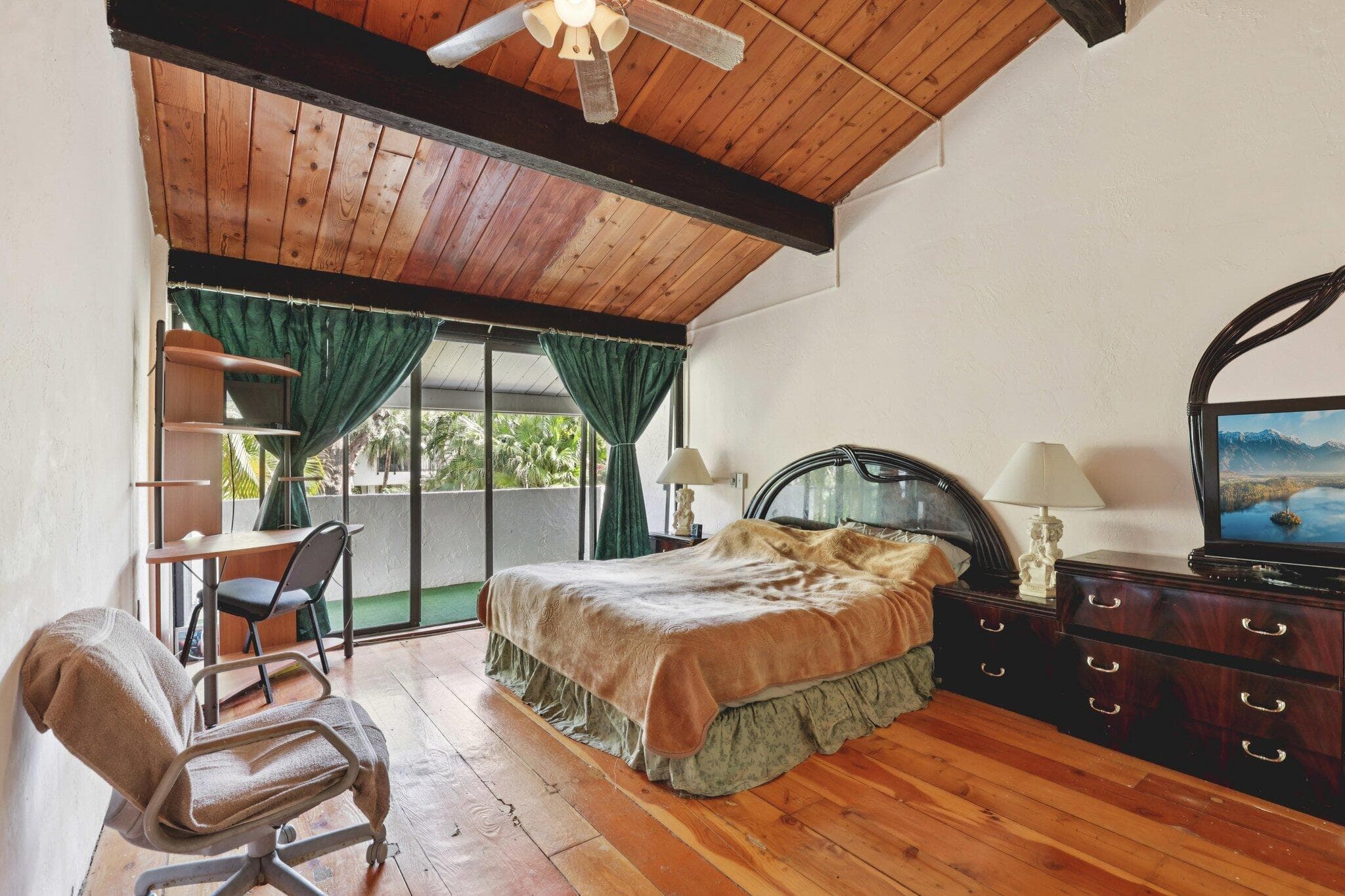 19232 NE 25th Avenue 221b, Miami, FL 33180 — photo 22 of 47