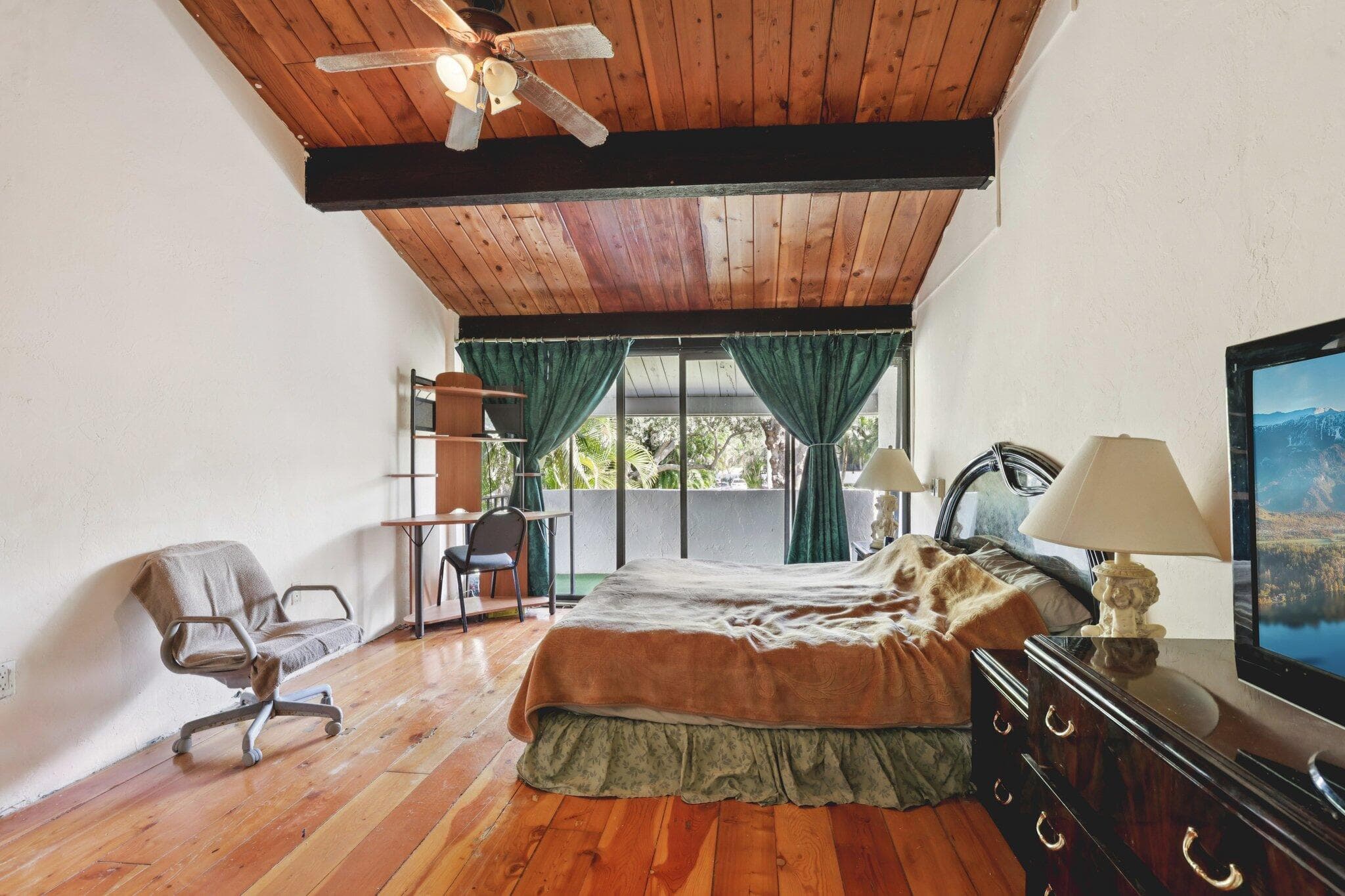 19232 NE 25th Avenue 221b, Miami, FL 33180 — photo 23 of 47