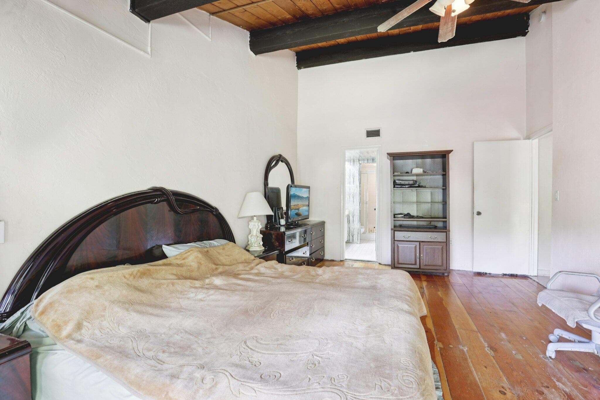 19232 NE 25th Avenue 221b, Miami, FL 33180 — photo 24 of 47