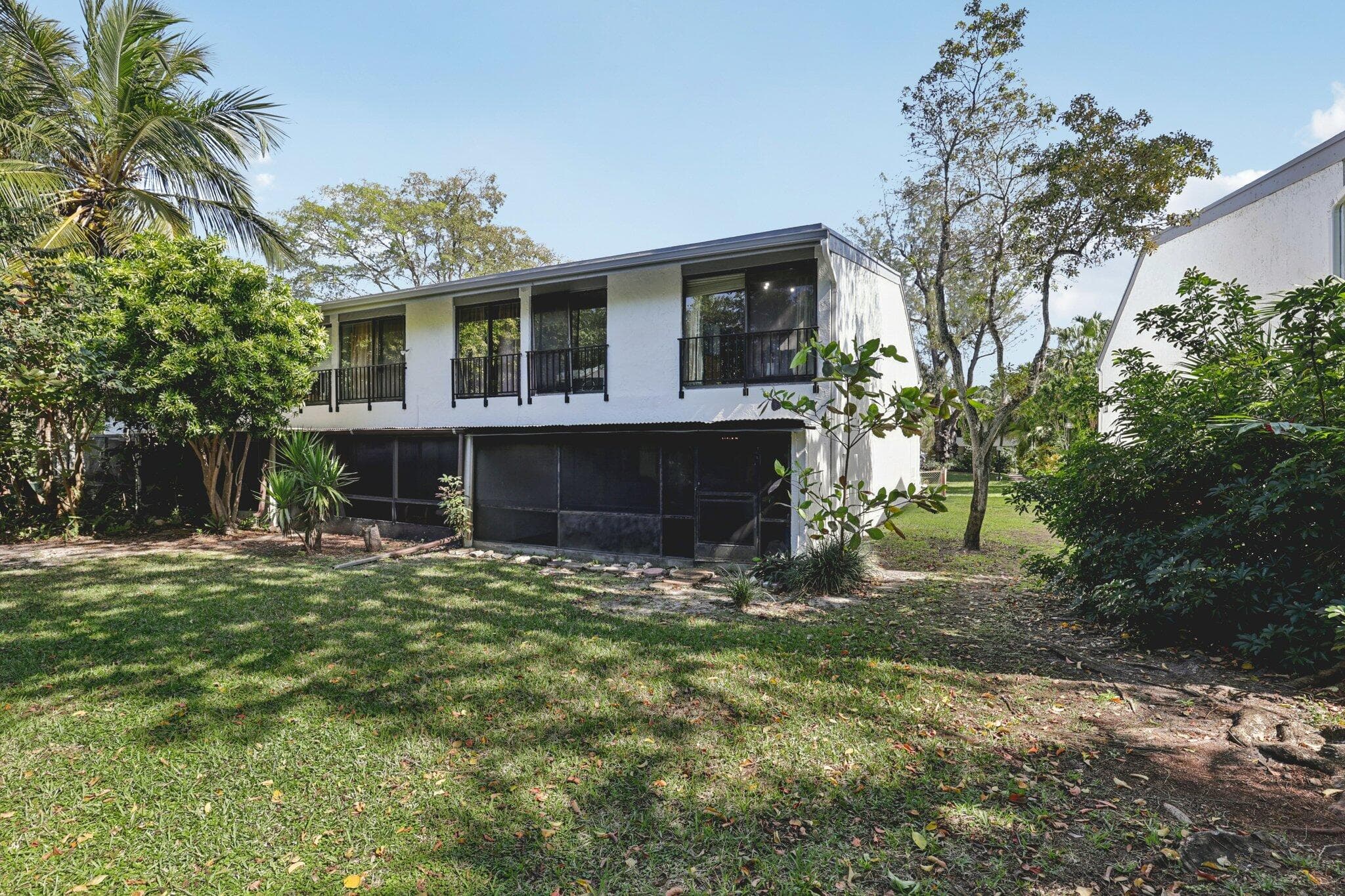 19232 NE 25th Avenue 221b, Miami, FL 33180 — photo 40 of 47