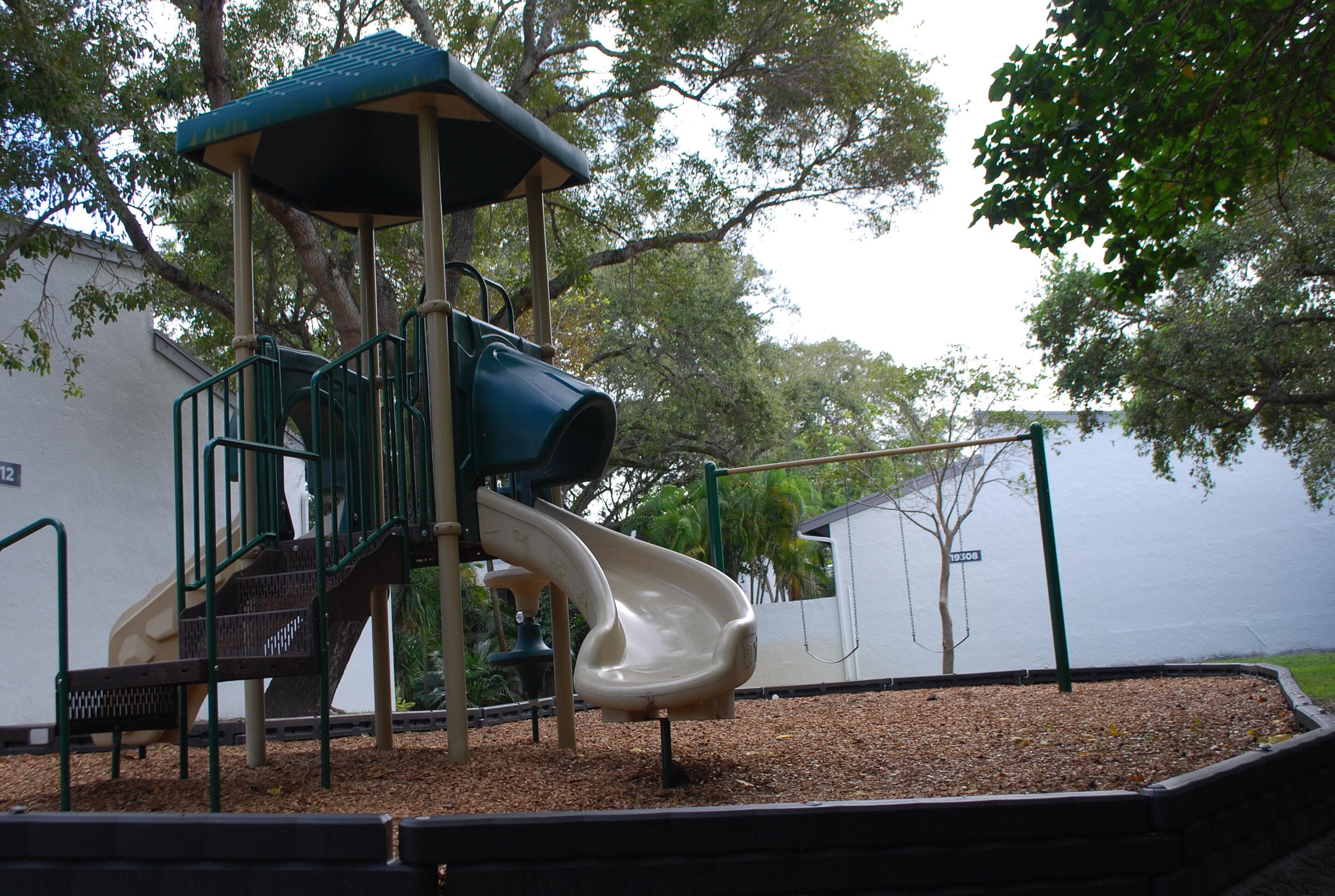 19232 NE 25th Avenue 221b, Miami, FL 33180 — photo 45 of 47