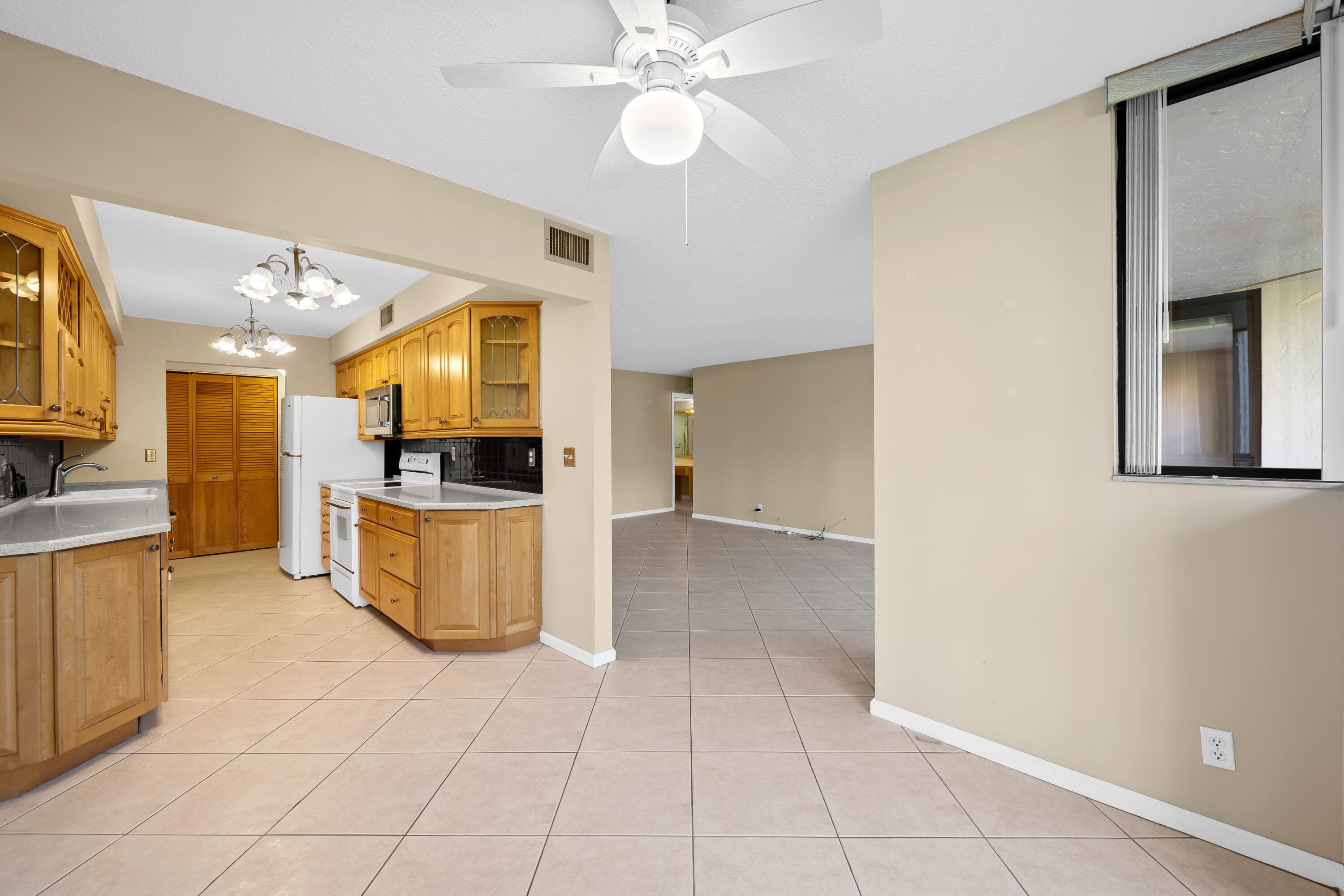 800 Jeffery Street 103, Boca Raton, FL 33487 — photo 4 of 40