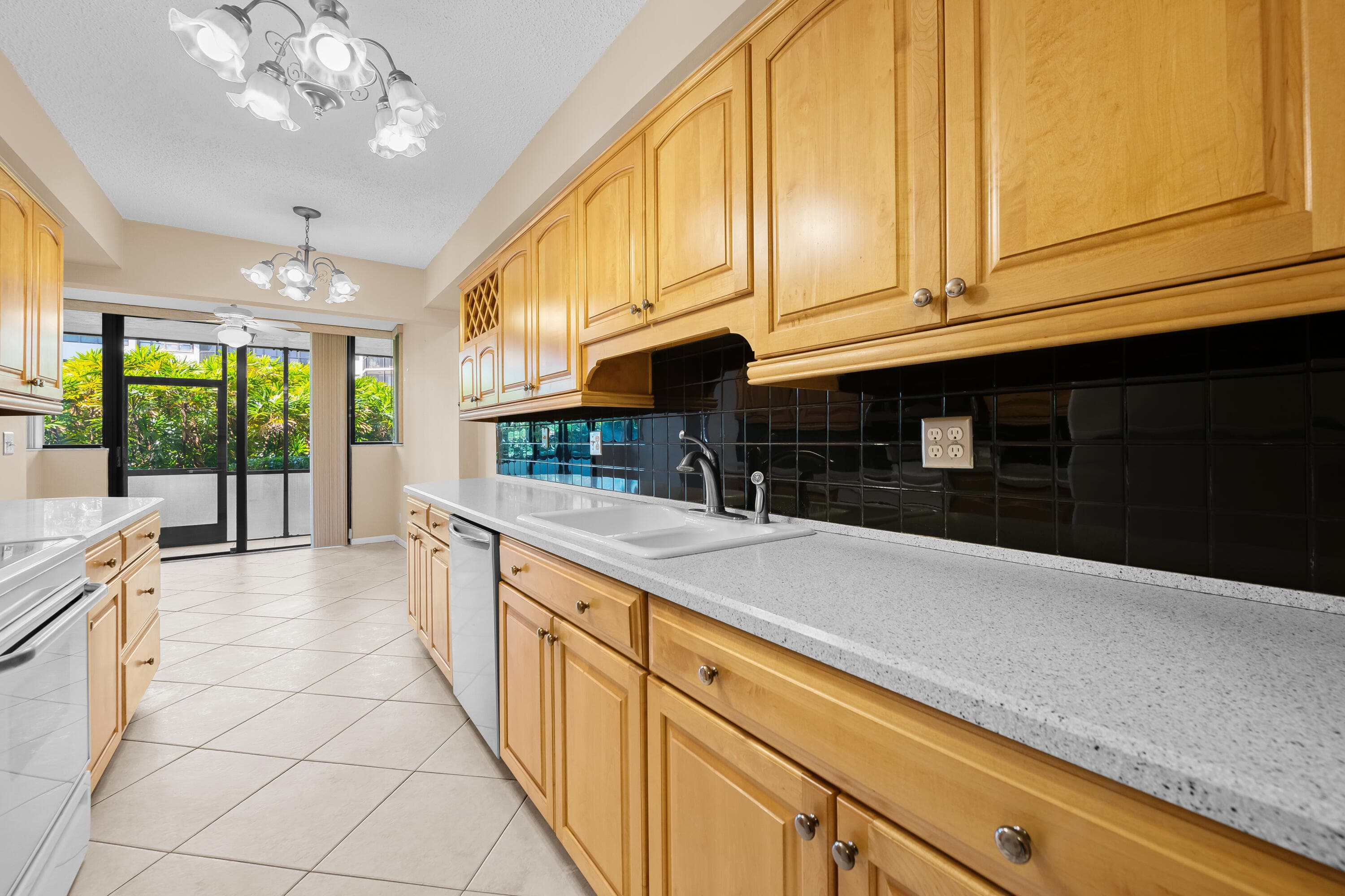 800 Jeffery Street 103, Boca Raton, FL 33487 — photo 3 of 40