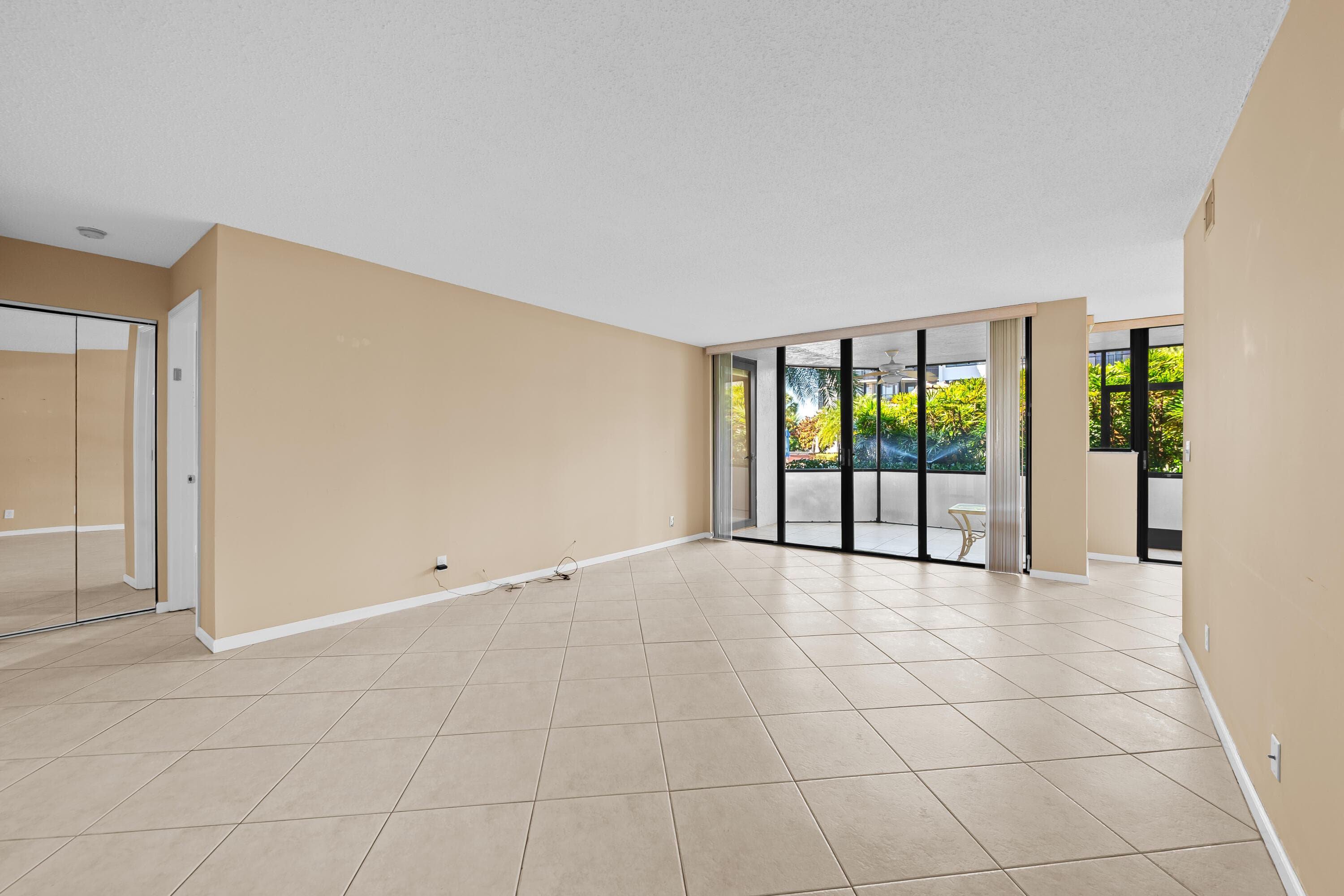 800 Jeffery Street 103, Boca Raton, FL 33487 — photo 13 of 40