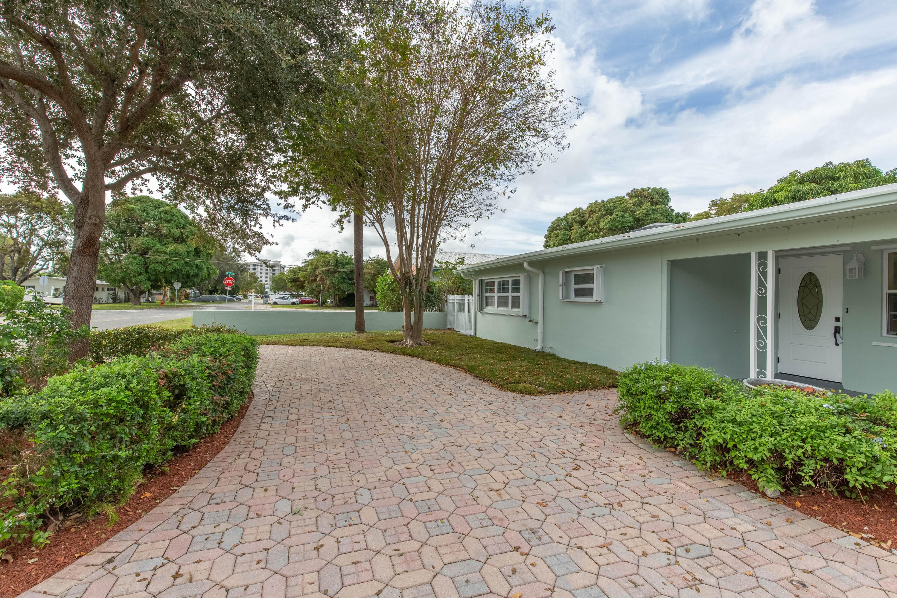 405 NE 24th Avenue, Pompano Beach, FL 33062 — photo 2 of 39