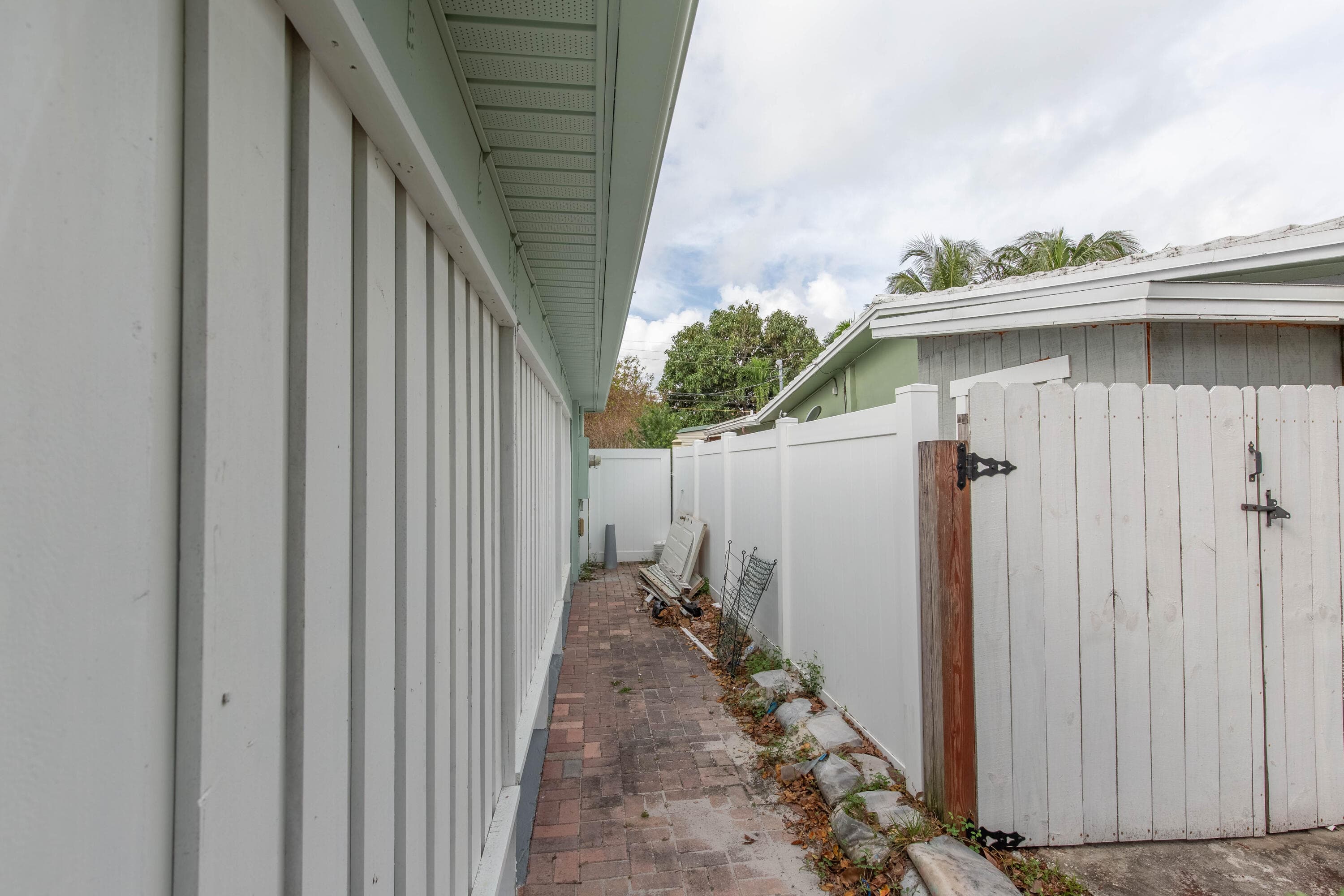 405 NE 24th Avenue, Pompano Beach, FL 33062 — photo 7 of 39