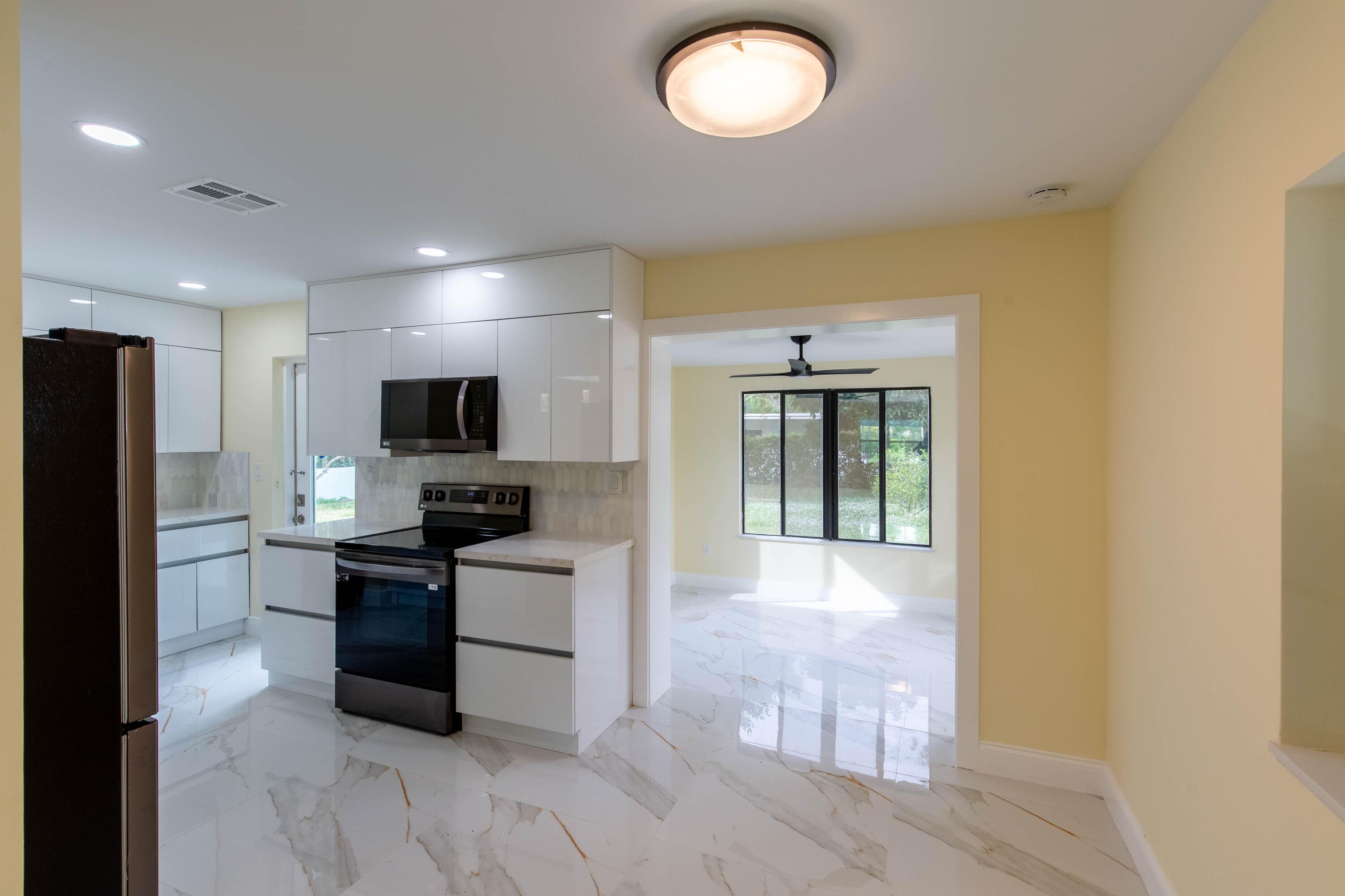 405 NE 24th Avenue, Pompano Beach, FL 33062 — photo 10 of 39