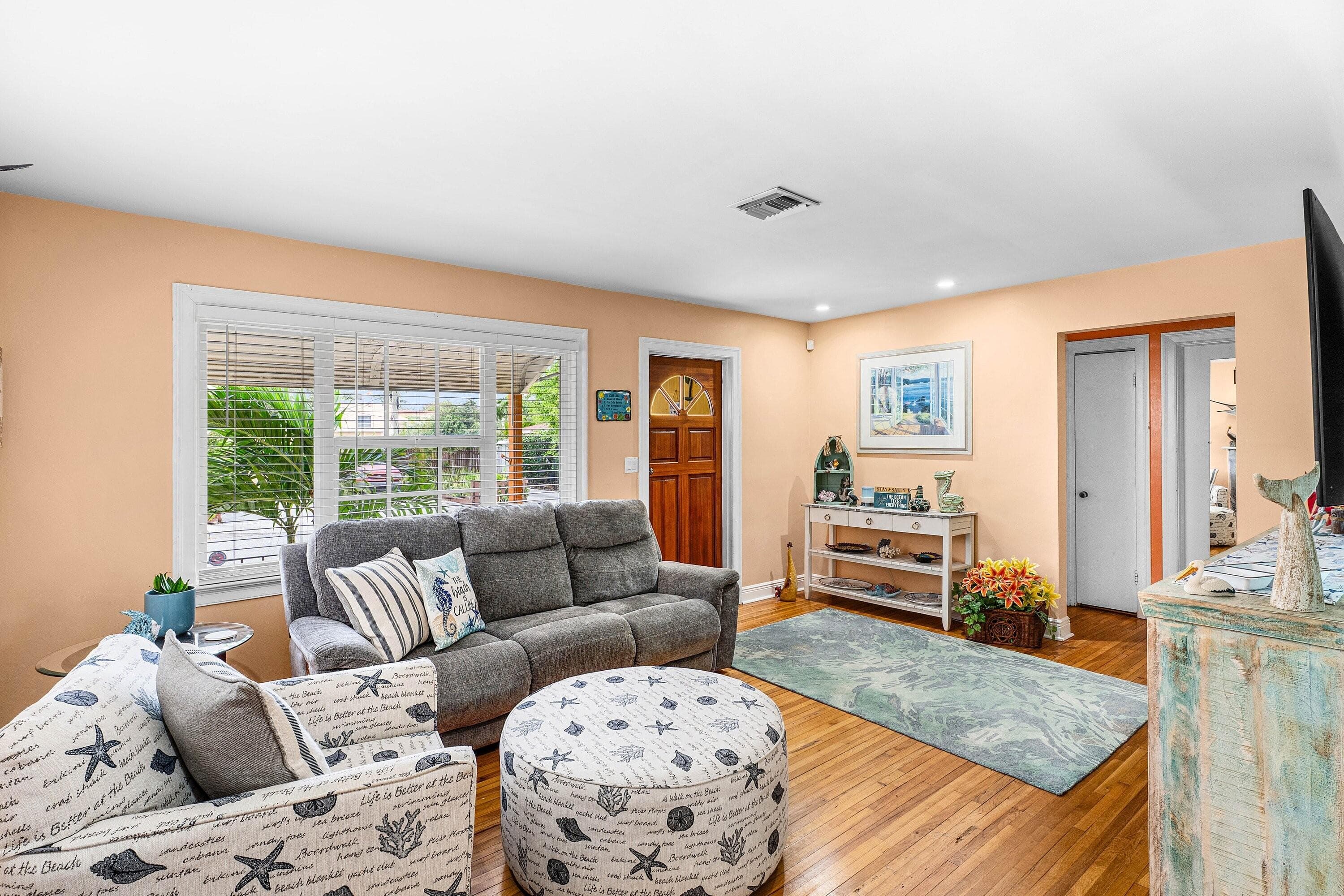 411 3rd Avenue N, Lake Worth Beach, FL 33460 — photo 5 of 39