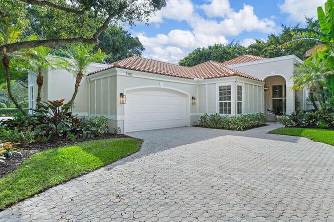 2707 Players Court, Wellington, FL 33414 — photo 1 of 32