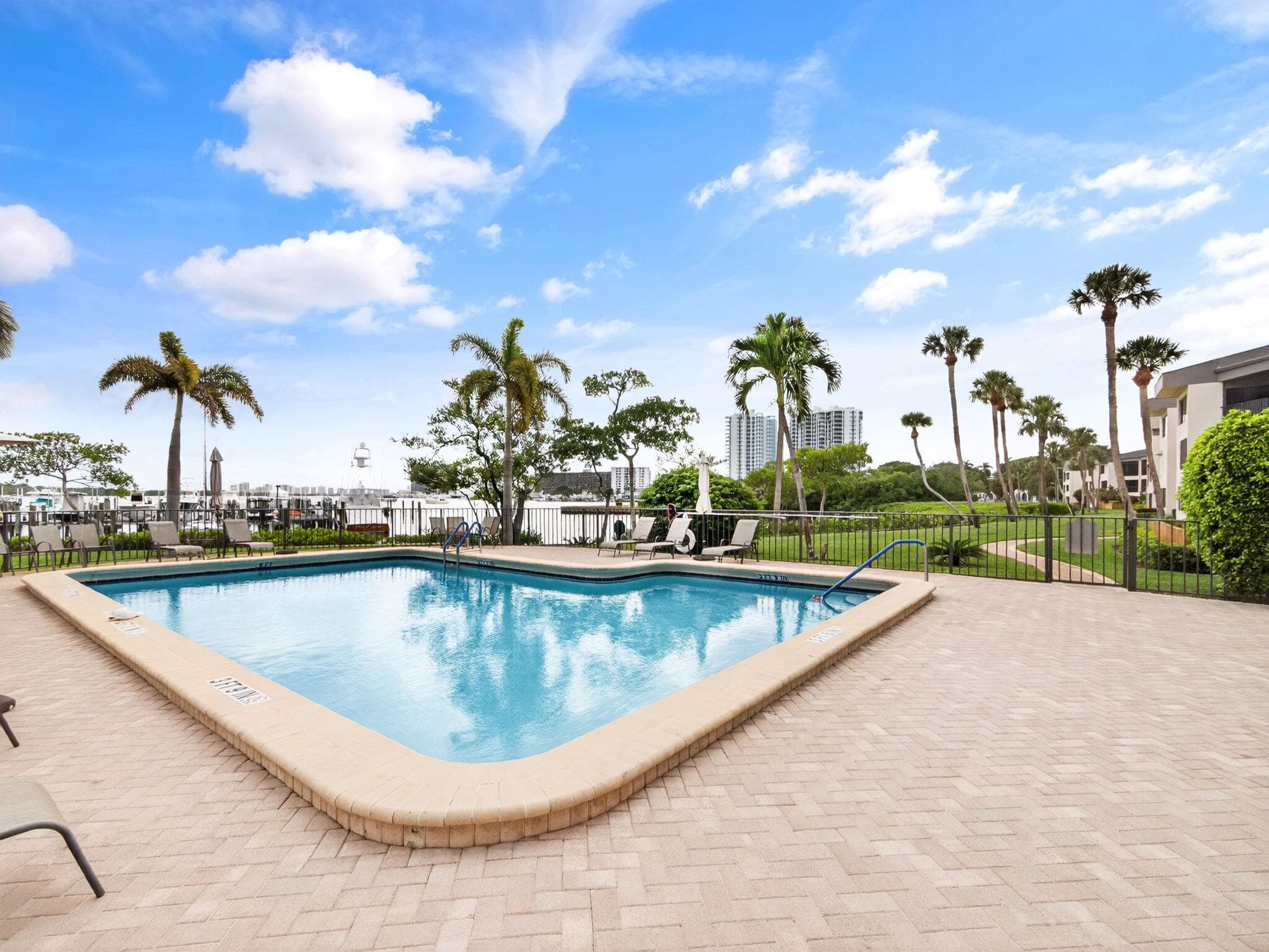 1660 Twelve Oaks Way 303, North Palm Beach, FL 33408 — photo 17 of 21