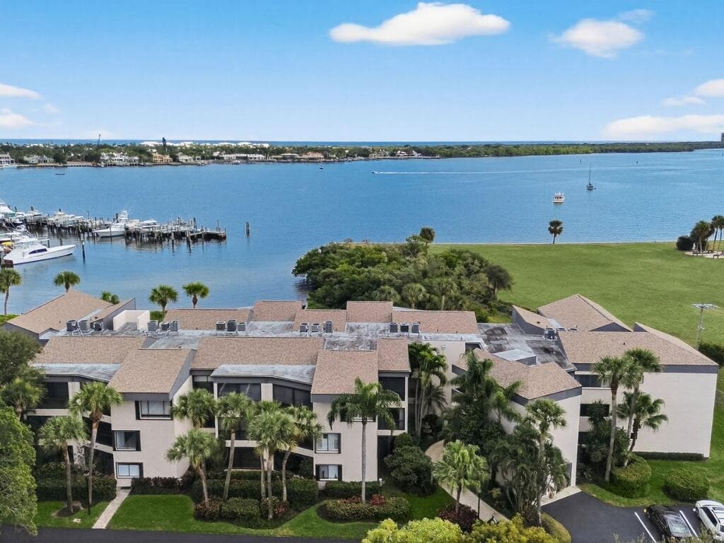 1660 Twelve Oaks Way 303, North Palm Beach, FL 33408 — photo 20 of 21