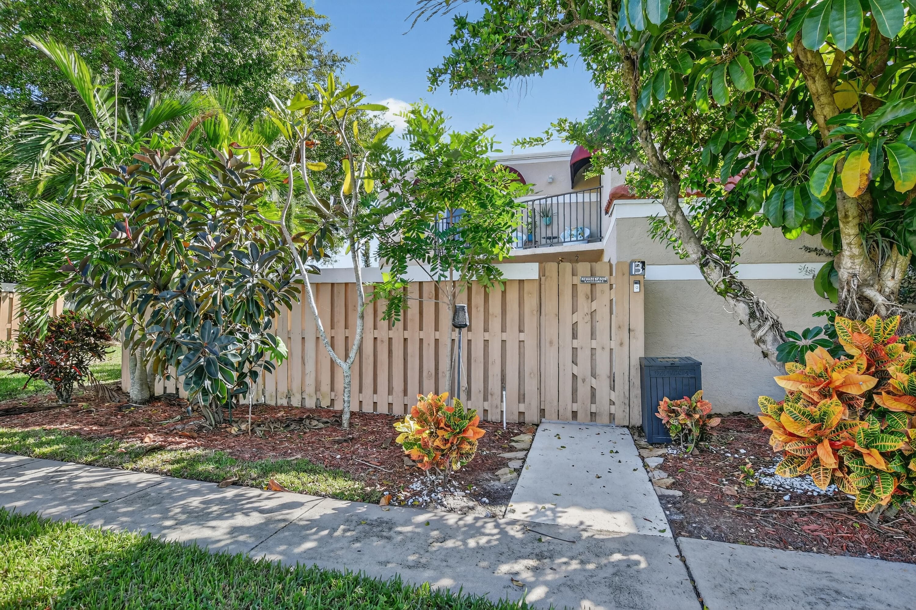 4005 Village Drive B, Delray Beach, FL 33445 — photo 2 of 35