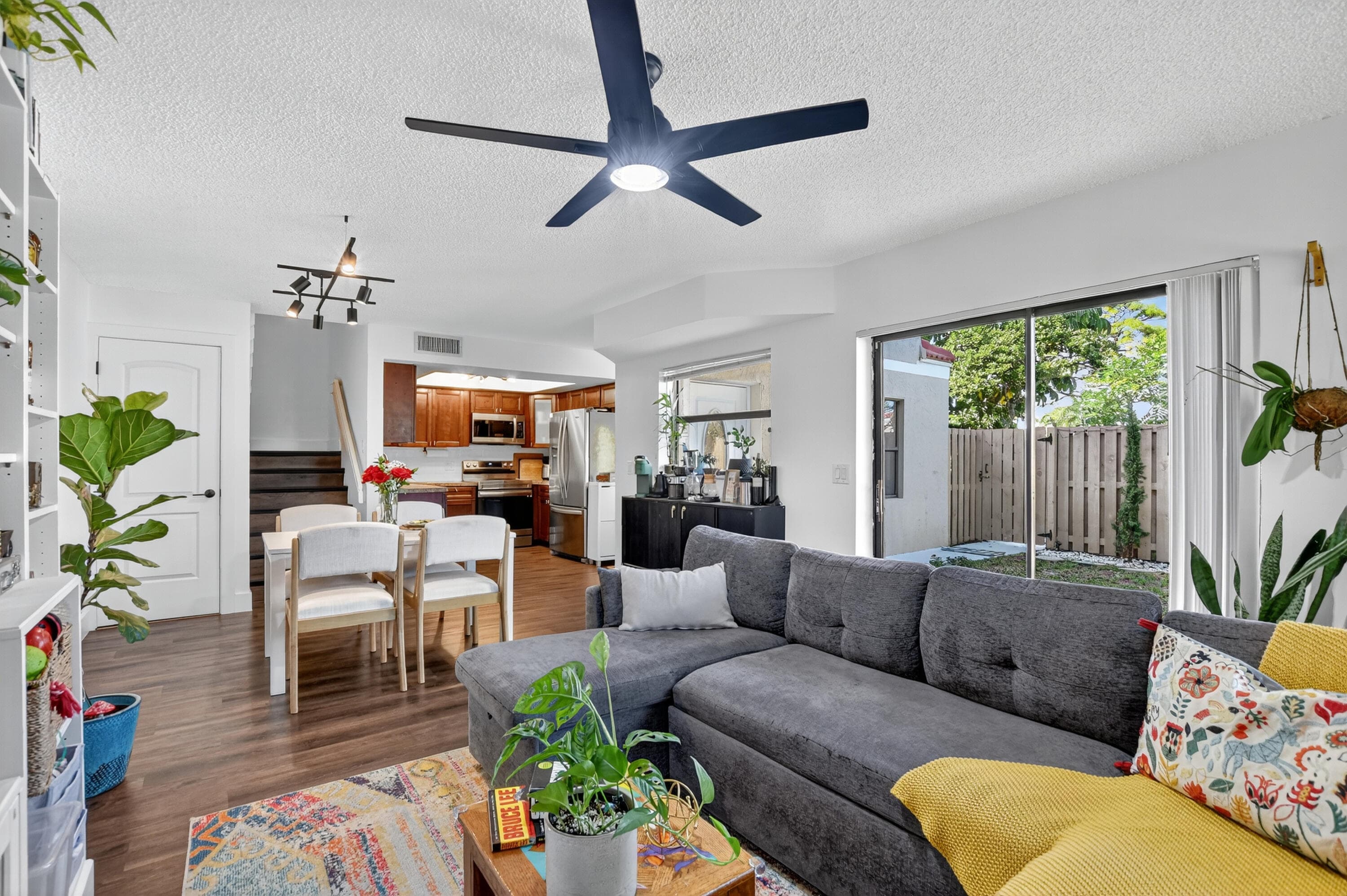 4005 Village Drive B, Delray Beach, FL 33445 — photo 9 of 35