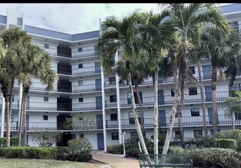 4640 Lucerne Lakes Boulevard W 605, Lake Worth, FL 33467 — photo 1 of 5