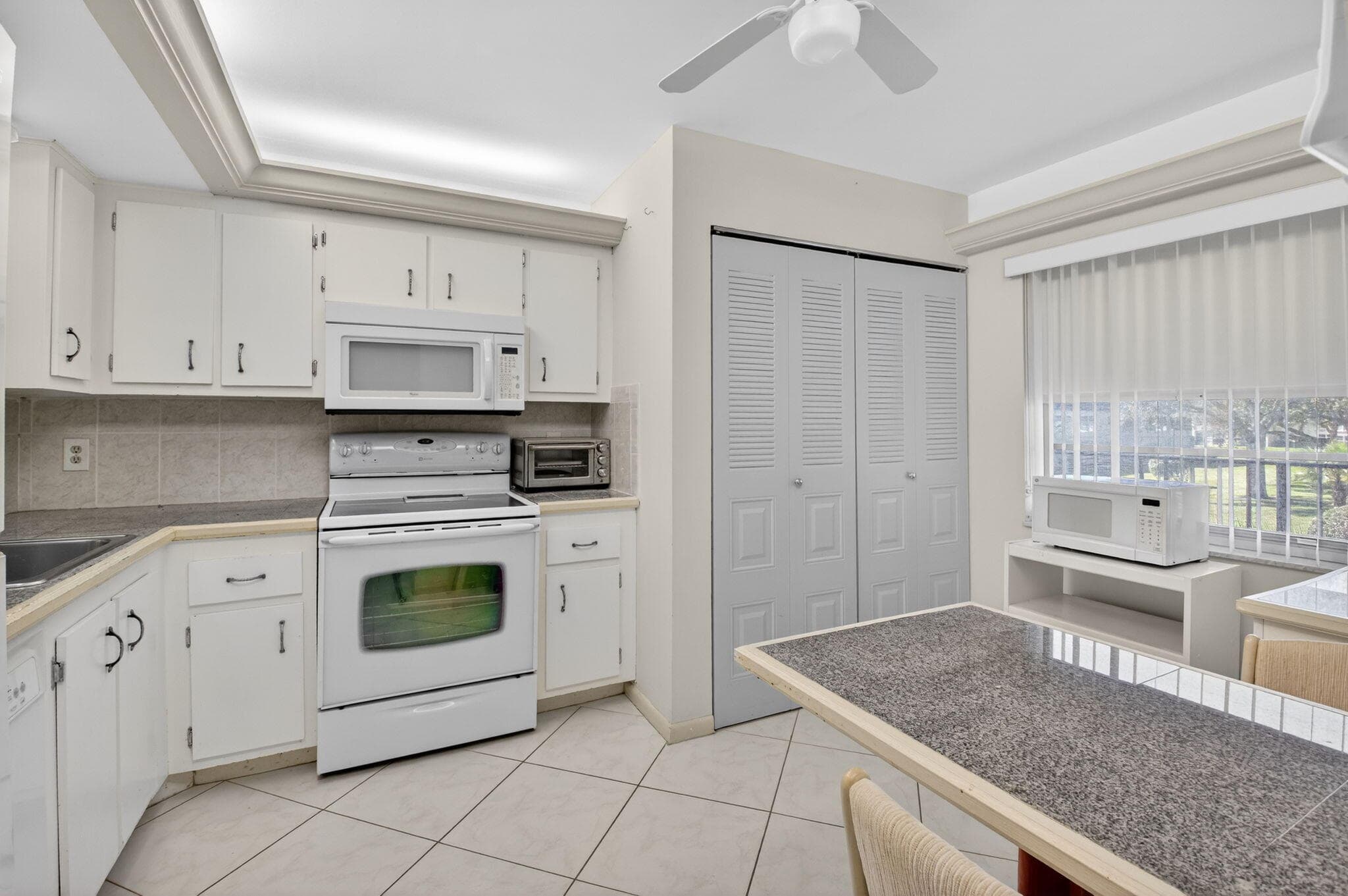 27 Abbey Lane 207, Delray Beach, FL 33446 — photo 13 of 47