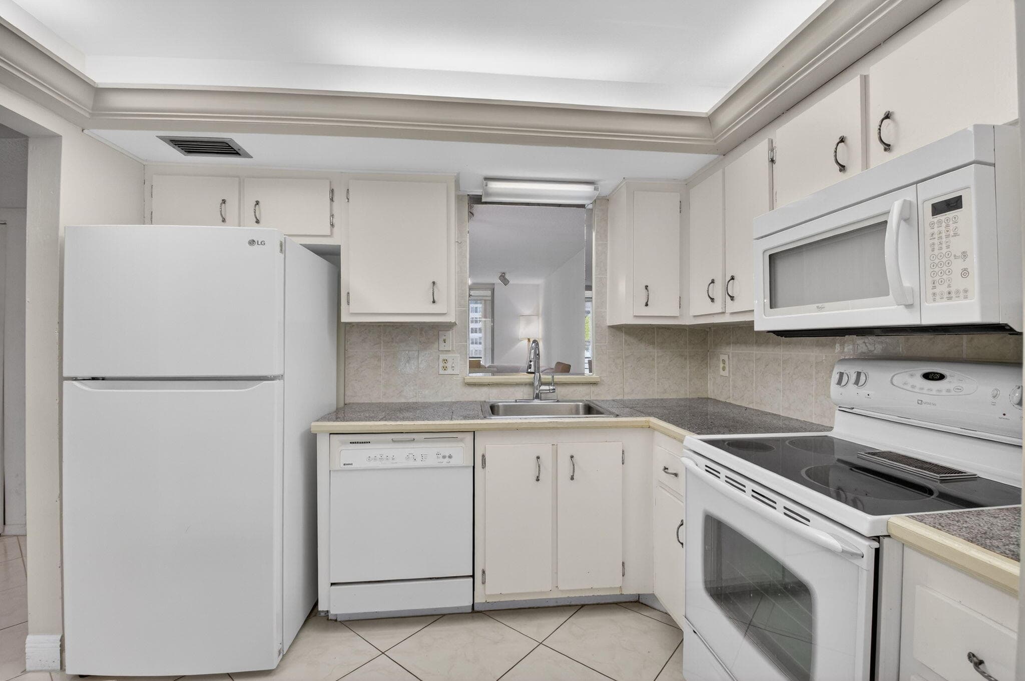 27 Abbey Lane 207, Delray Beach, FL 33446 — photo 14 of 47