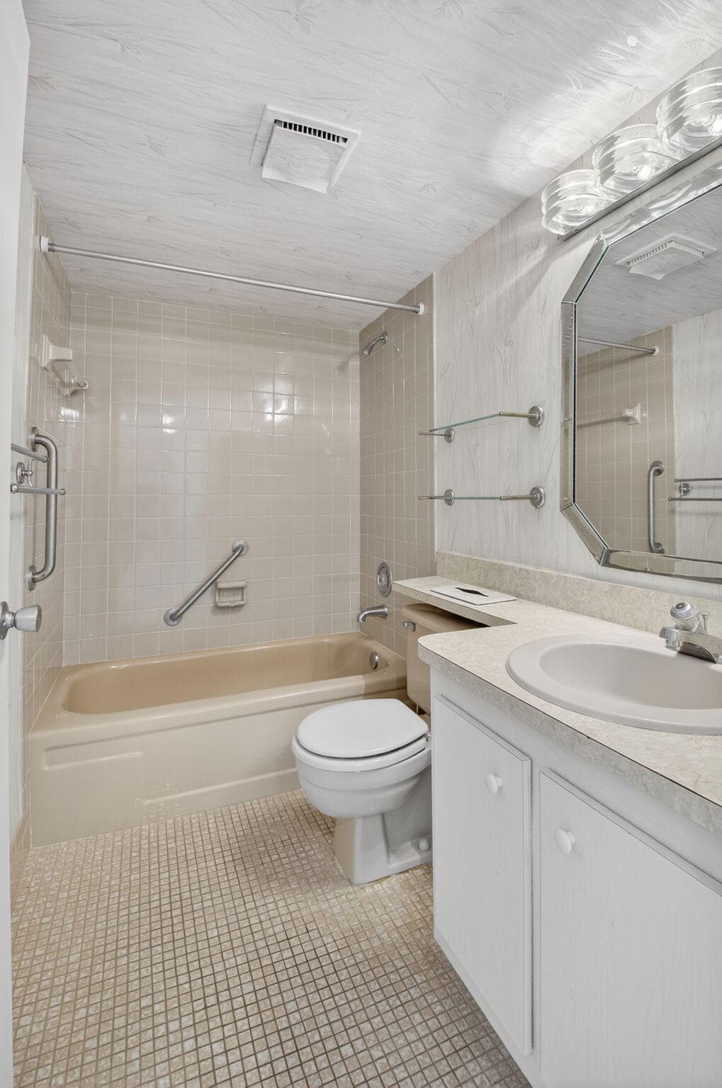 27 Abbey Lane 207, Delray Beach, FL 33446 — photo 24 of 47