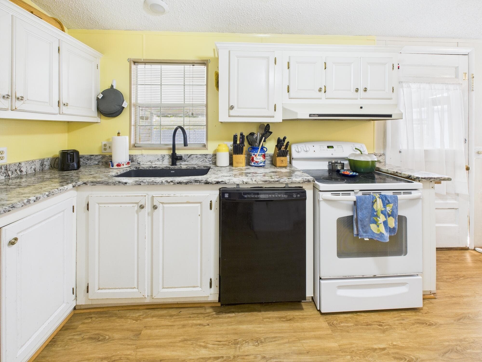 102 NE 8th Avenue, Okeechobee, FL 34972 — photo 10 of 30