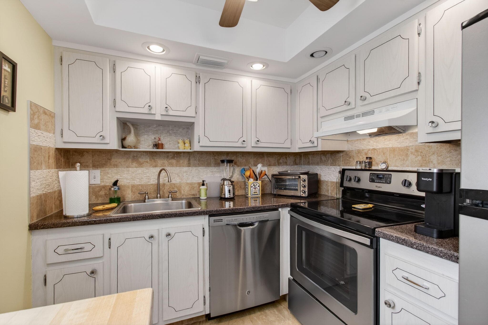 256 Flanders F, Delray Beach, FL 33484 — photo 3 of 40