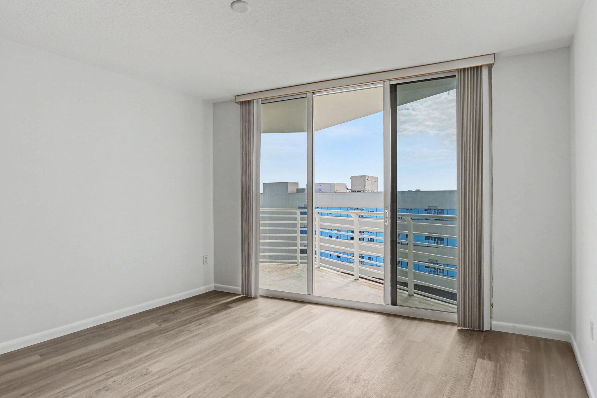 1551 N Flagler Drive 1514, West Palm Beach, FL 33401 — photo 13 of 36