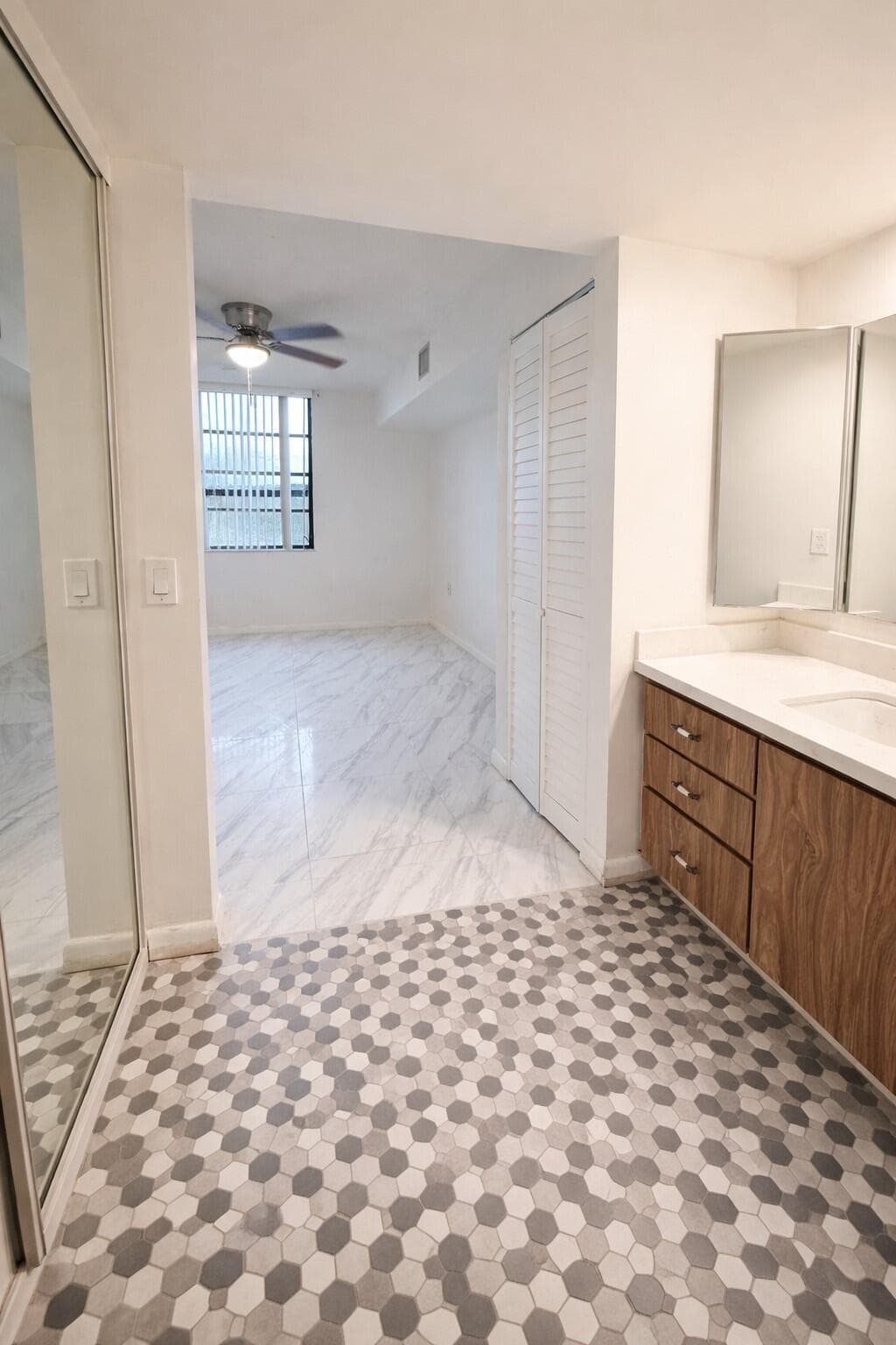 3826 Whitehall Drive 305, West Palm Beach, FL 33401 — photo 13 of 28