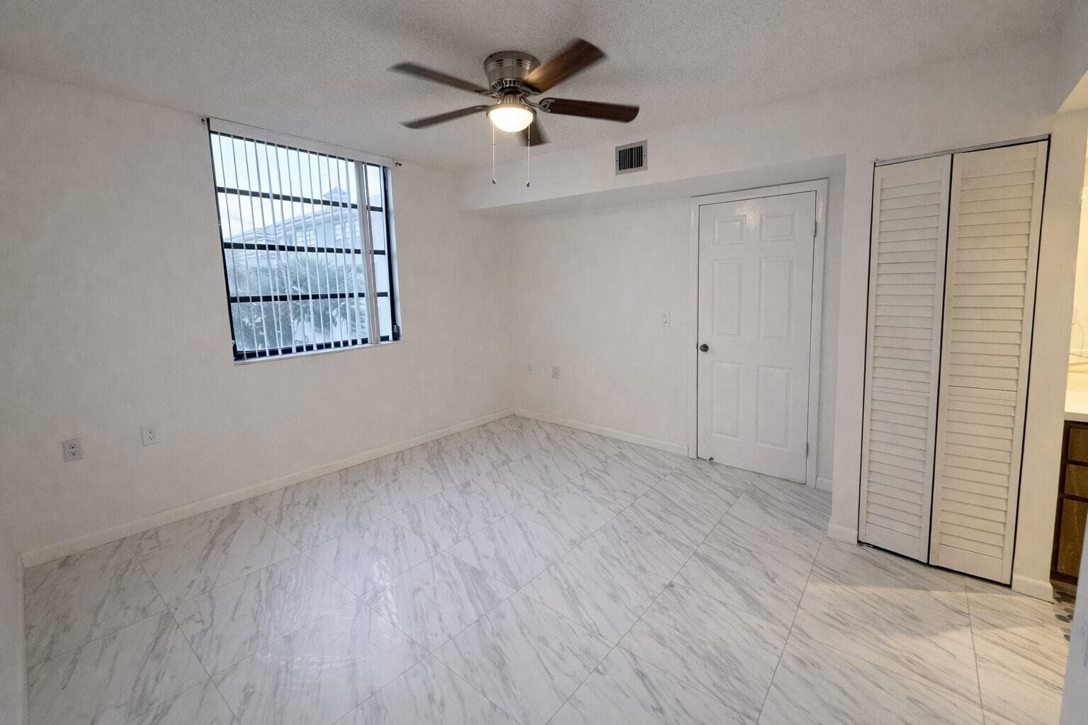 3826 Whitehall Drive 305, West Palm Beach, FL 33401 — photo 11 of 28