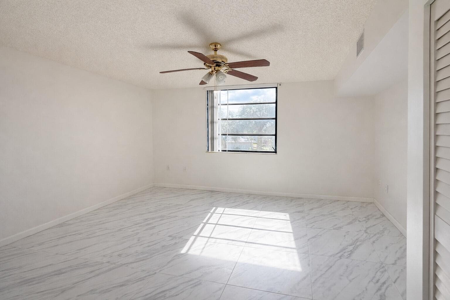 3826 Whitehall Drive 305, West Palm Beach, FL 33401 — photo 10 of 28