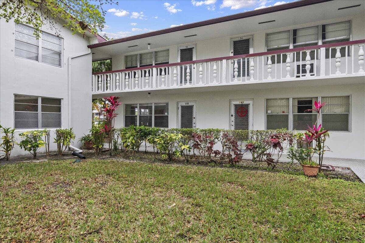 142 Kent I, West Palm Beach, FL 33417 — photo 5 of 31