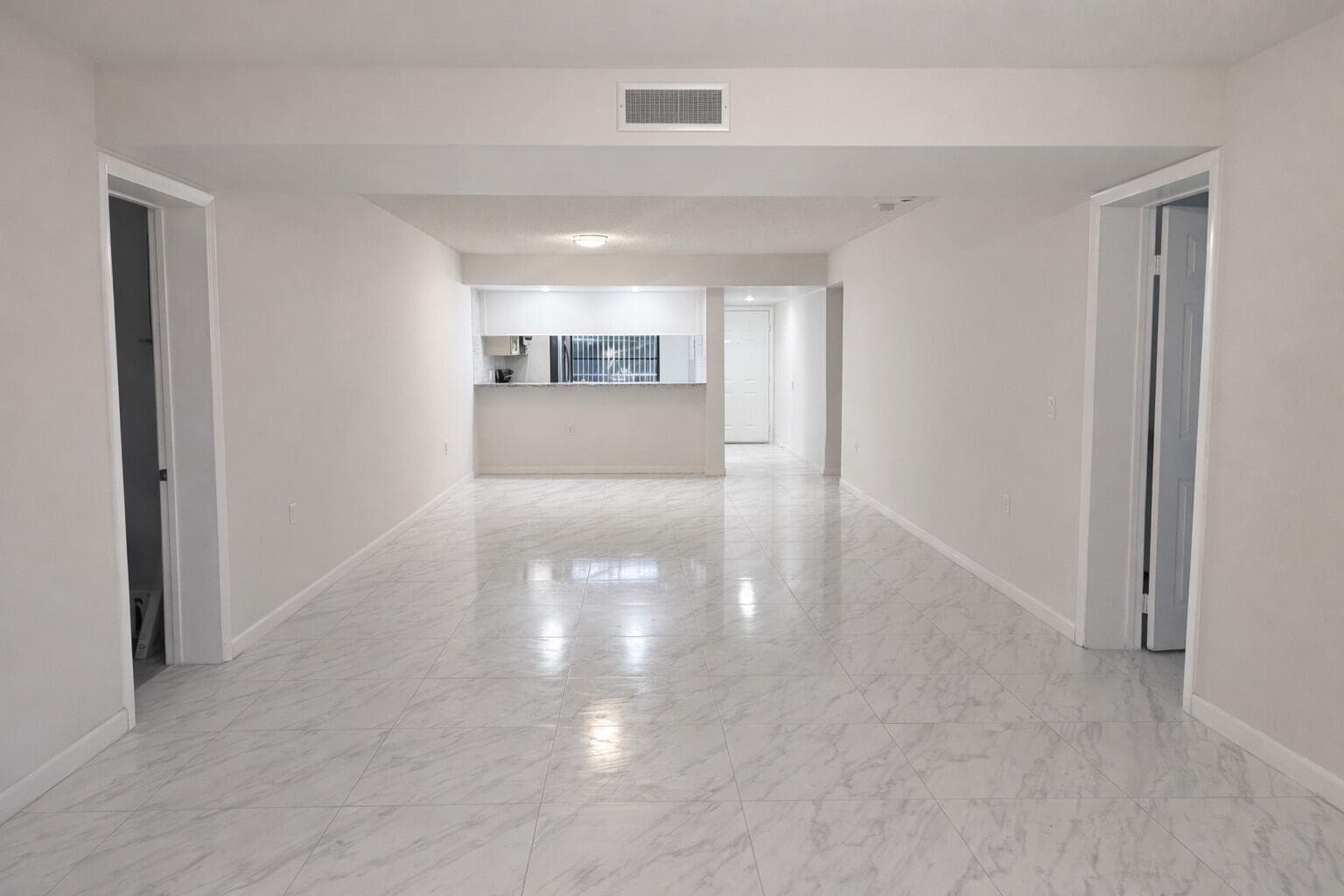 3826 Whitehall Drive 305, West Palm Beach, FL 33401 — photo 4 of 28