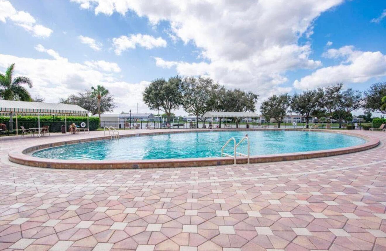 63 Windsor C, West Palm Beach, FL 33417 — photo 24 of 31