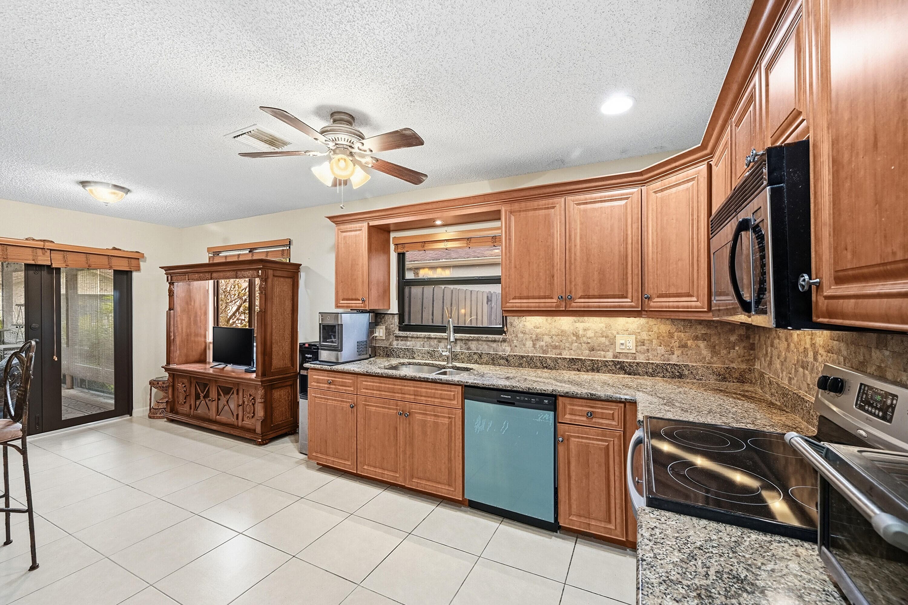 3135 NW 13th Street, Delray Beach, FL 33445 — photo 12 of 45