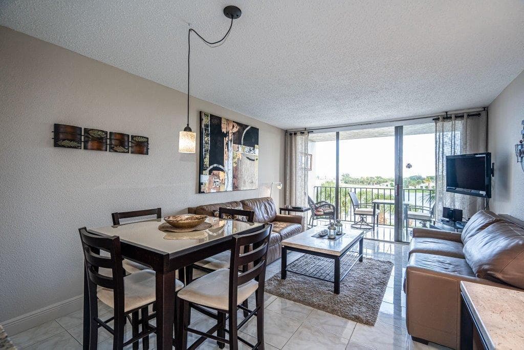 1830 Embassy Drive 411, West Palm Beach, FL 33401 — photo 6 of 13