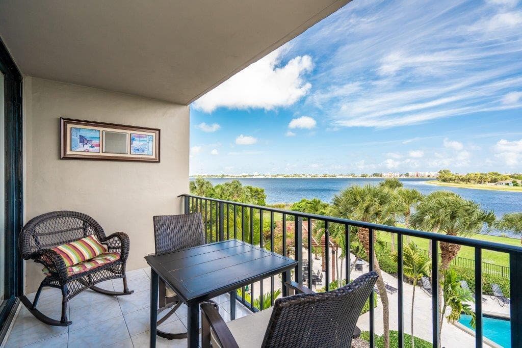 1830 Embassy Drive 411, West Palm Beach, FL 33401 — photo 9 of 13