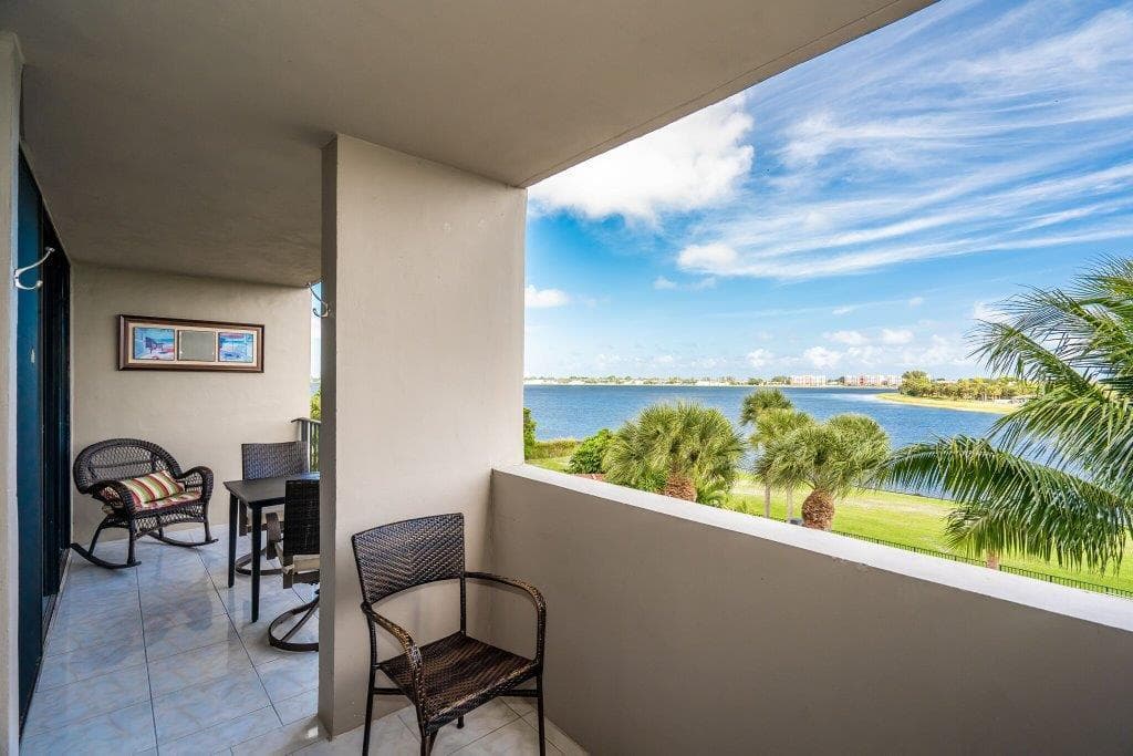 1830 Embassy Drive 411, West Palm Beach, FL 33401 — photo 10 of 13