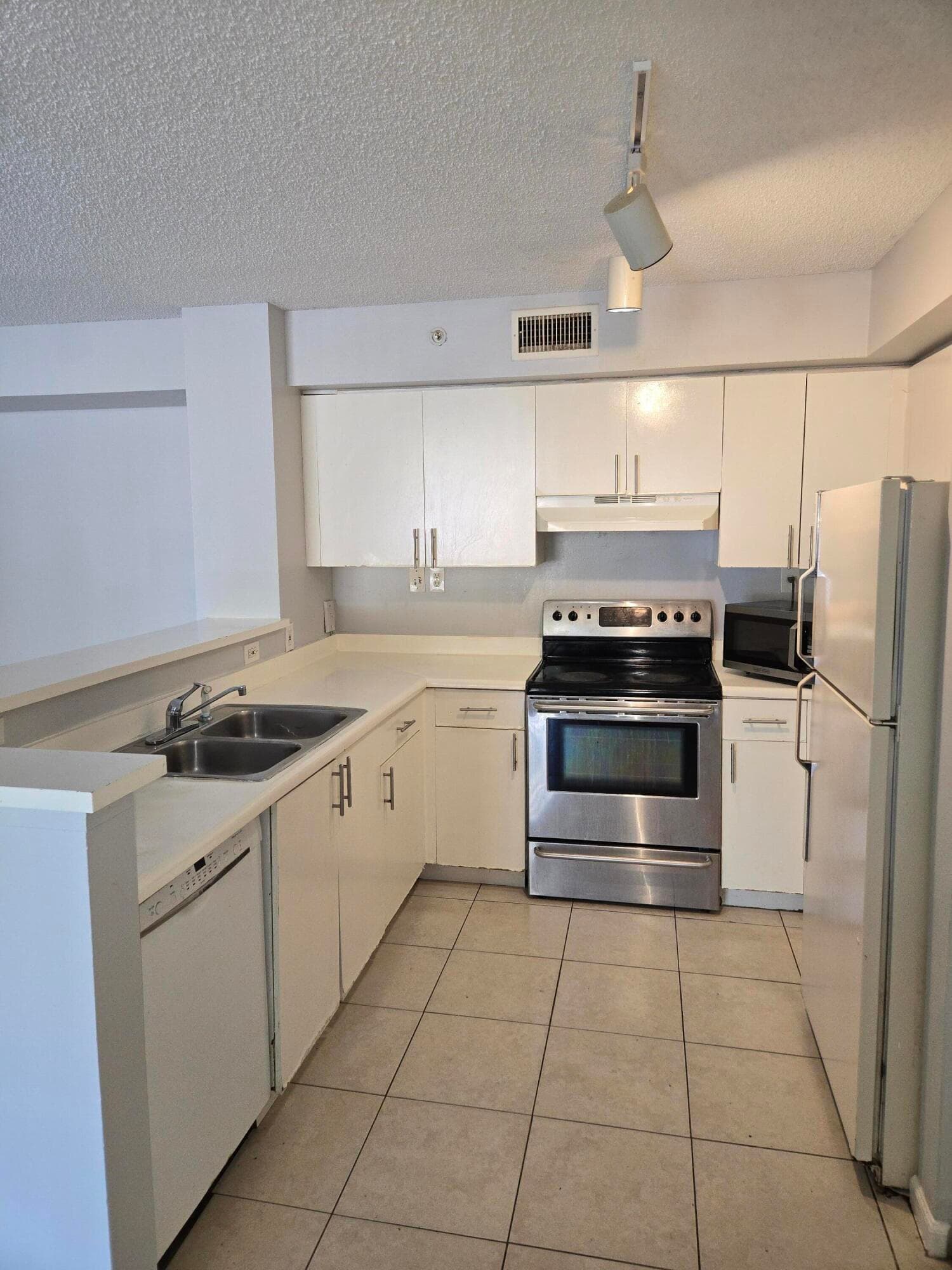 7832 Sonoma Springs Circle 105, Lake Worth, FL 33463 — photo 5 of 18