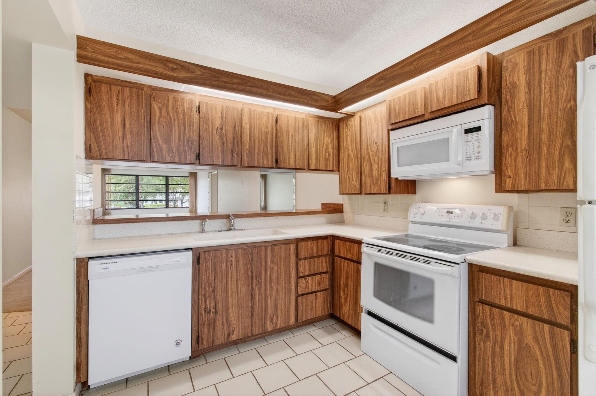 6049 Balboa Circle 205, Boca Raton, FL 33433 — photo 8 of 27
