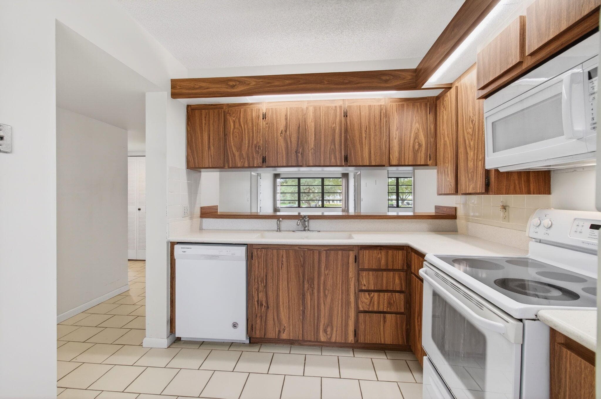 6049 Balboa Circle 205, Boca Raton, FL 33433 — photo 9 of 27